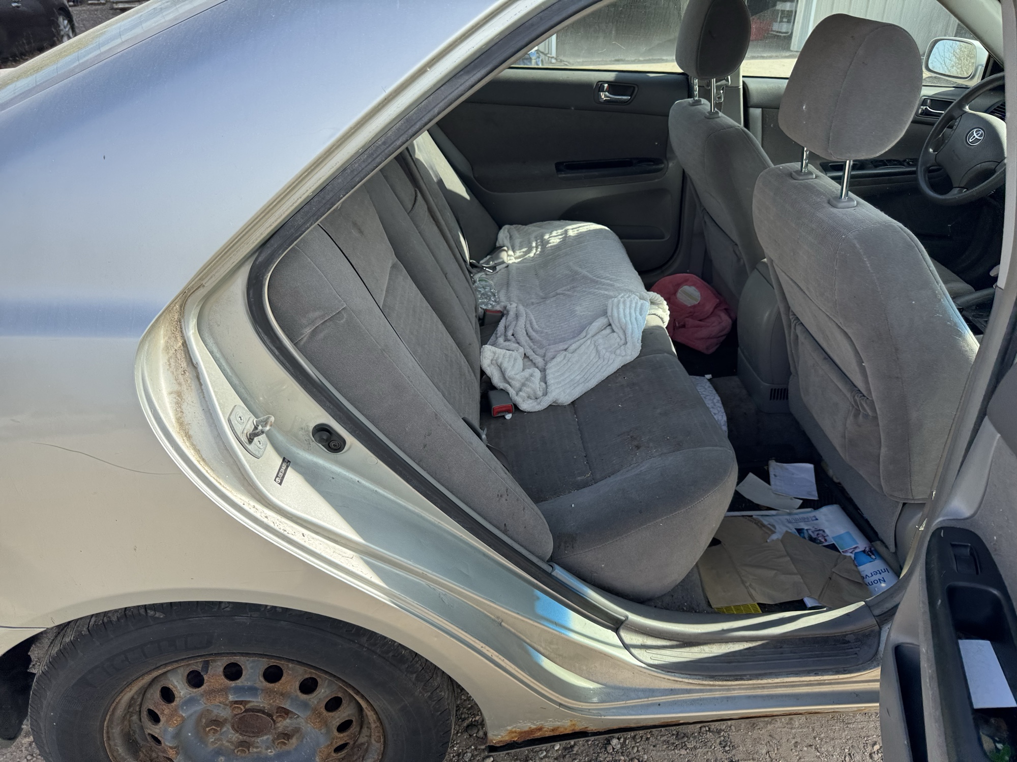 2006 toyota camry le with 213927 miles for sale near Elk River, Minnesota 106895_28_pass_rear_seat.jpg