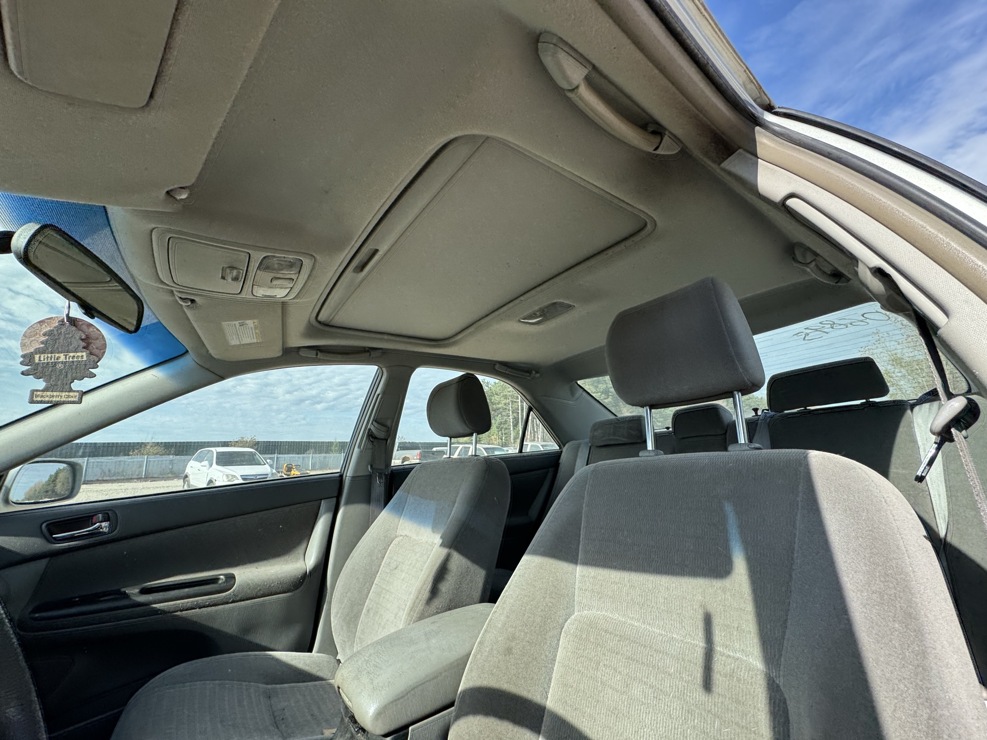 2006 toyota camry le with 213927 miles for sale near Elk River, Minnesota 106895_35_headliner_sunroof.jpg