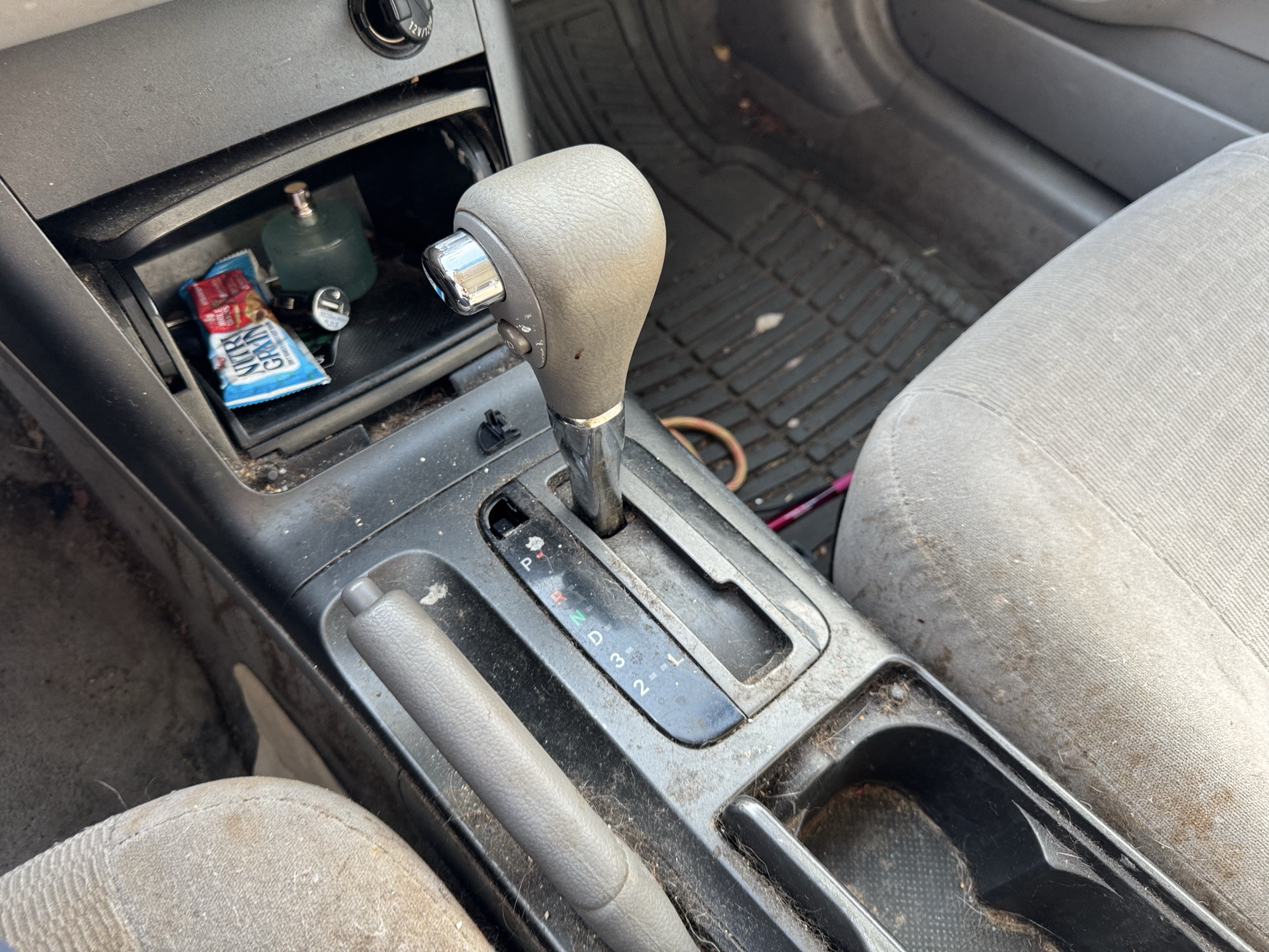 2006 toyota camry le with 213927 miles for sale near Elk River, Minnesota 106895_41_shifter.jpg