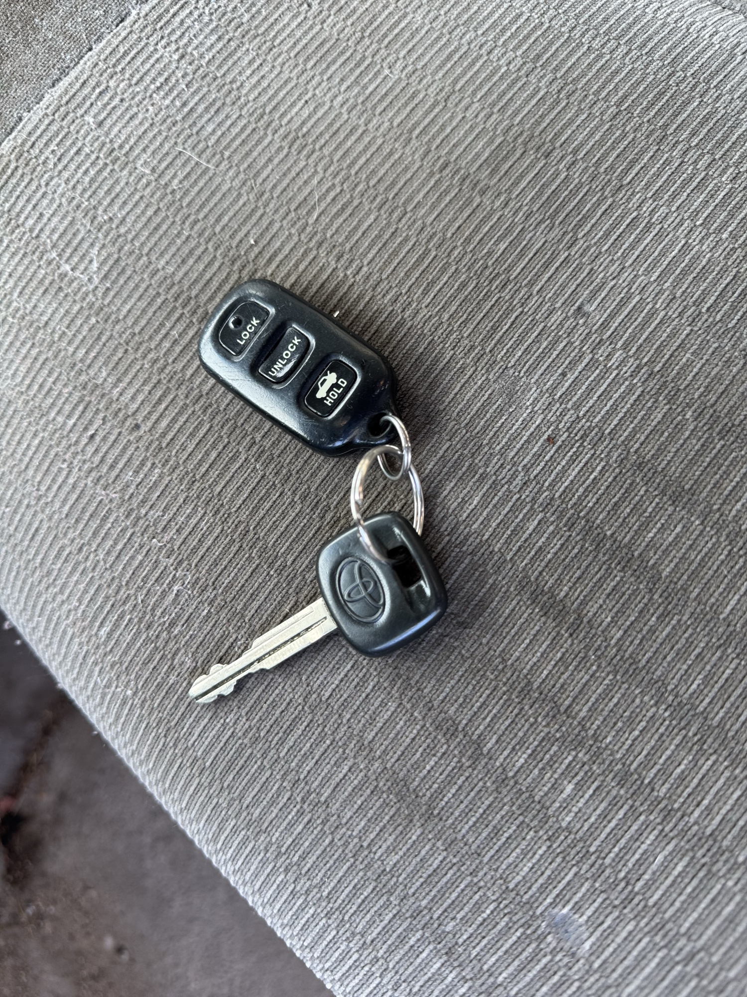 2006 toyota camry le with 213927 miles for sale near Elk River, Minnesota 106895_51_keys.jpg