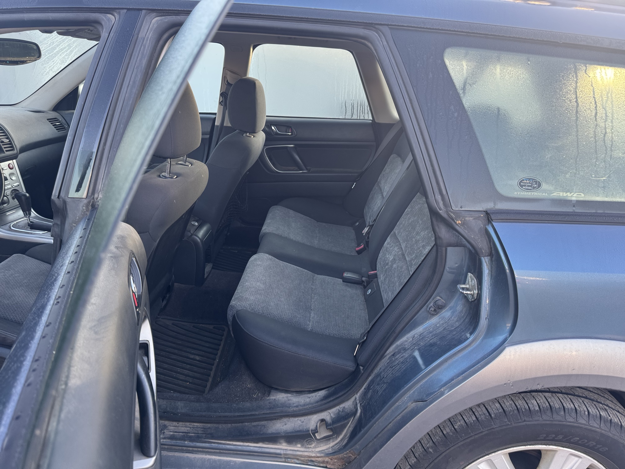 2005 subaru outback 2.5i-wagon with 182524 miles for sale near Elk River, Minnesota 106897_24_drv_rear_seat.jpg