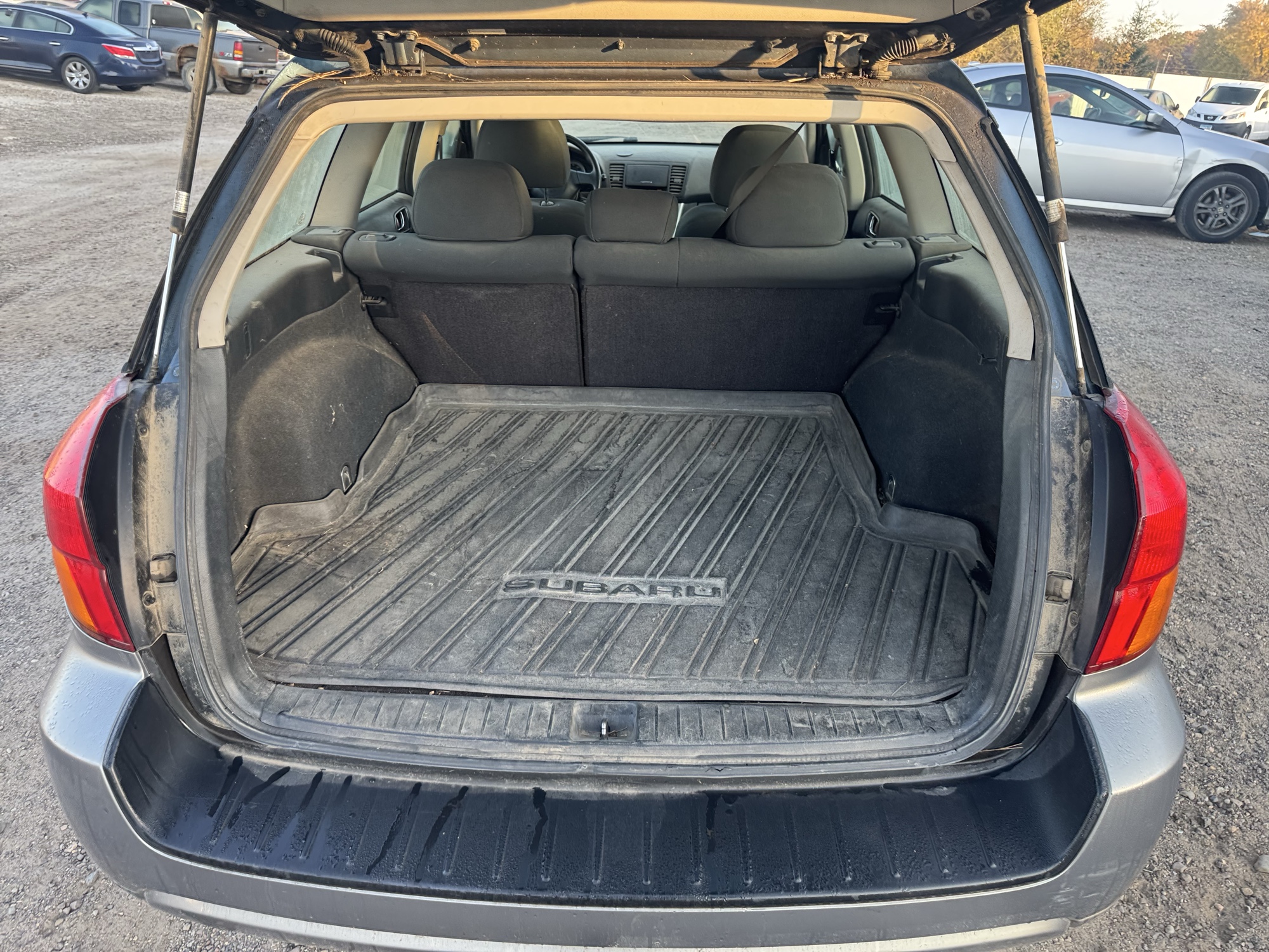 2005 subaru outback 2.5i-wagon with 182524 miles for sale near Elk River, Minnesota 106897_26_trunk.jpg