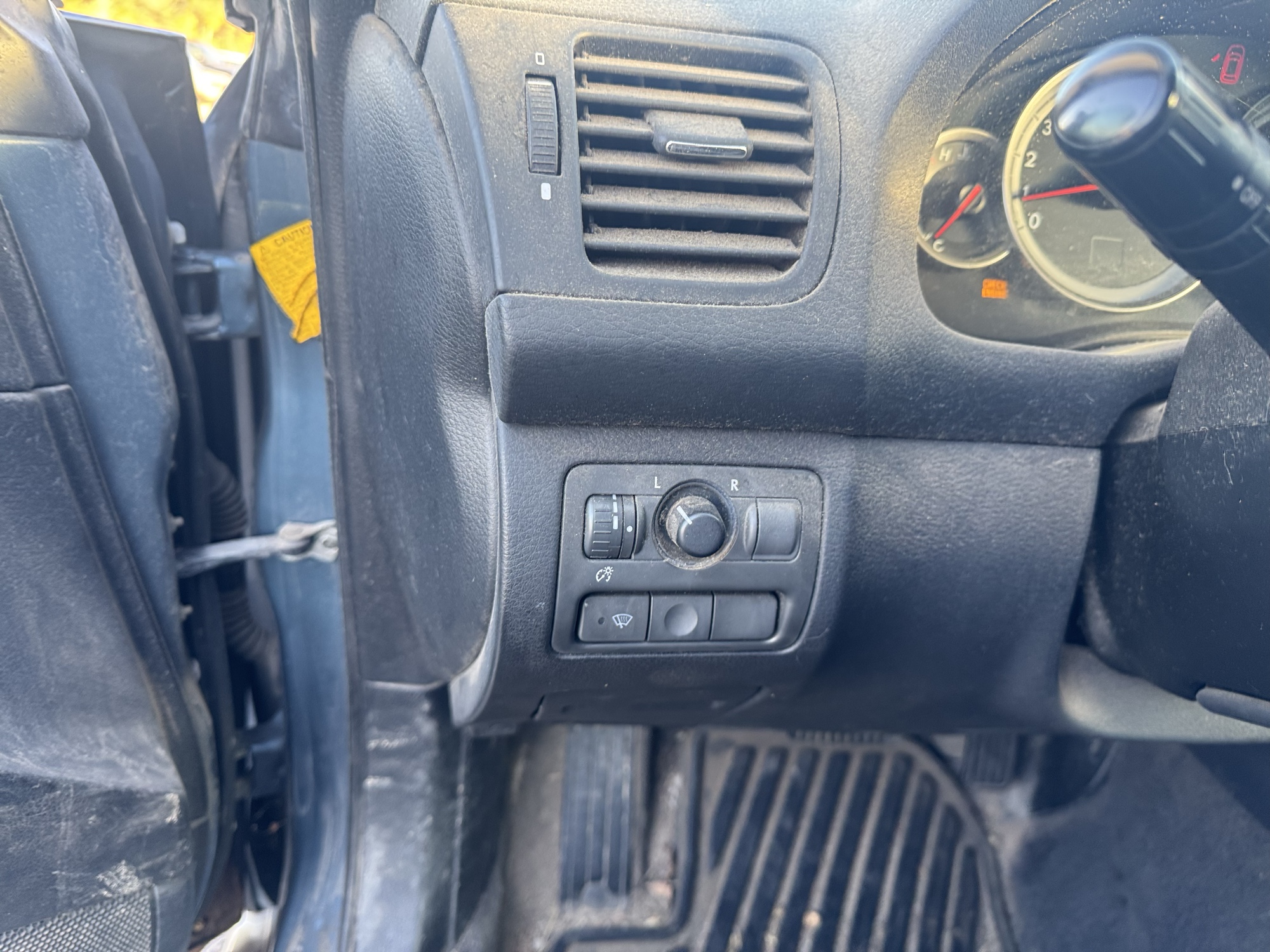 2005 subaru outback 2.5i-wagon with 182524 miles for sale near Elk River, Minnesota 106897_37_left_of_steering_wheel.jpg