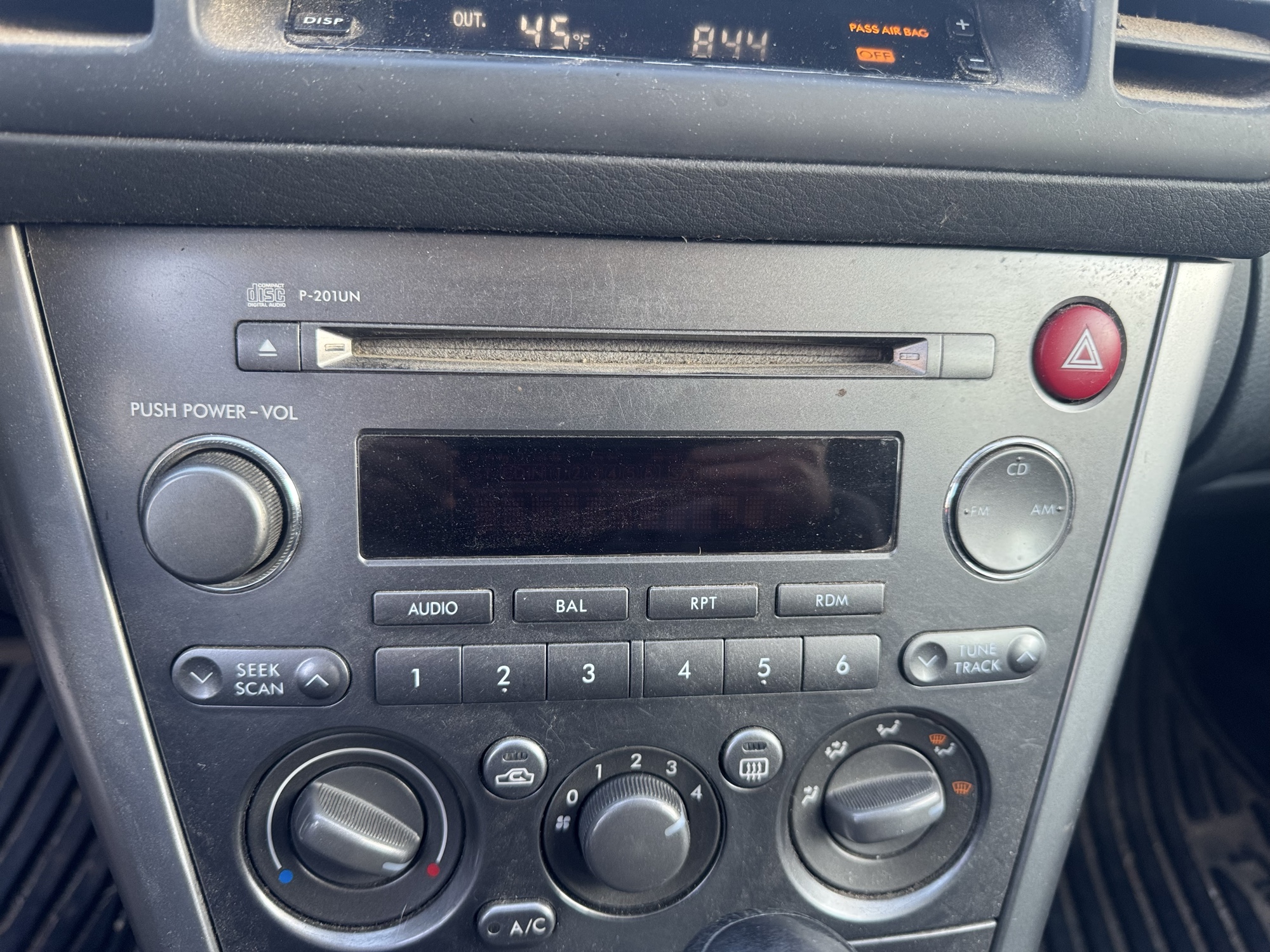 2005 subaru outback 2.5i-wagon with 182524 miles for sale near Elk River, Minnesota 106897_39_radio_closeup.jpg