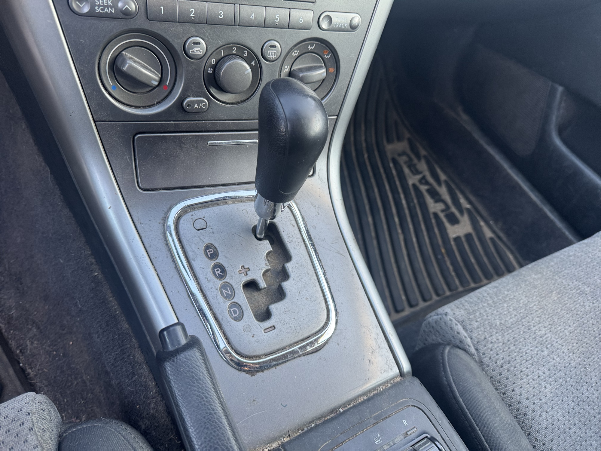 2005 subaru outback 2.5i-wagon with 182524 miles for sale near Elk River, Minnesota 106897_41_shifter.jpg