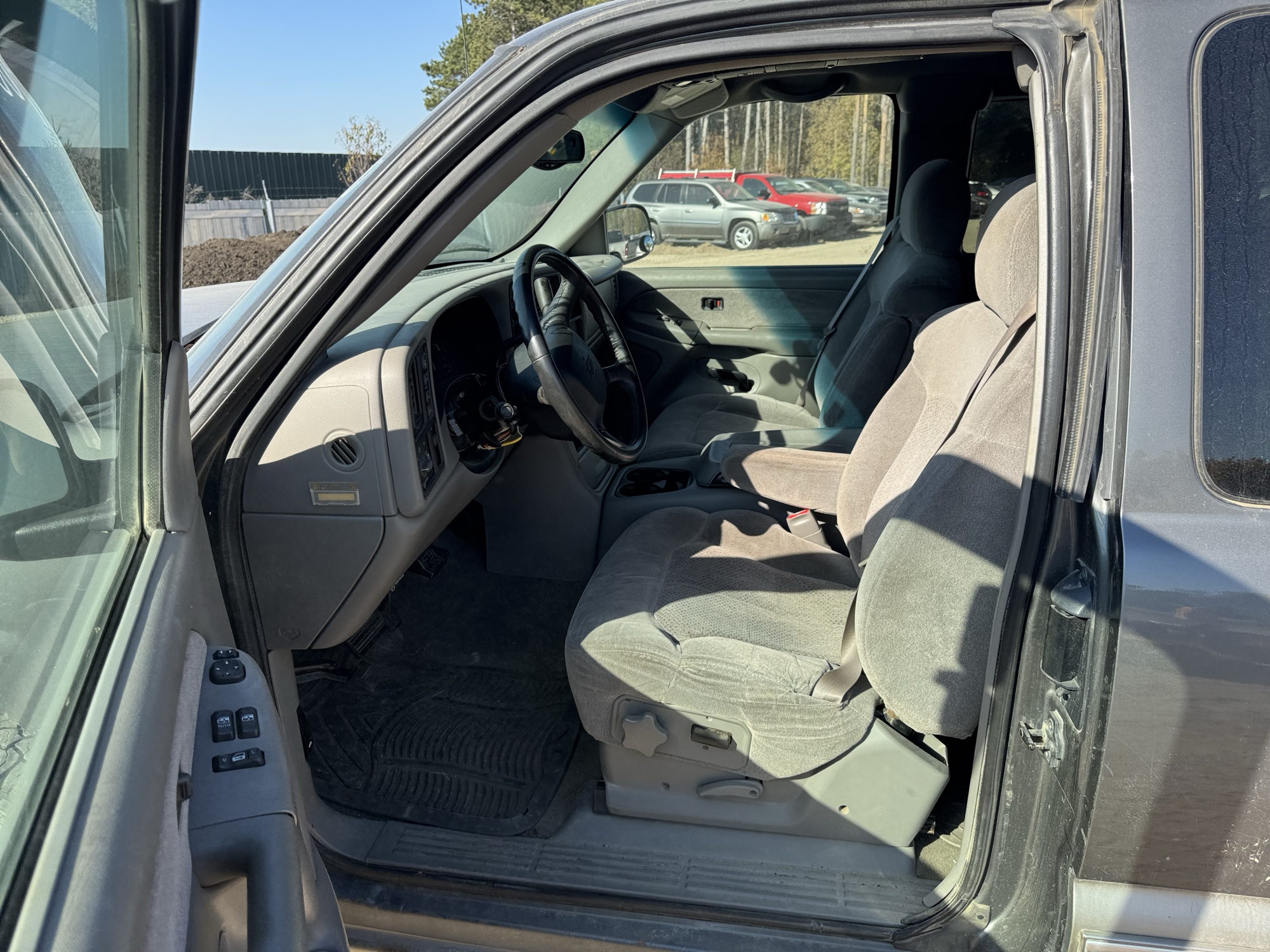 2000 chevrolet silverado-1500 ls-ext.-cab-3-door-long-bed-4wd with 201621 miles for sale near Elk River, Minnesota 106900_22_driver_seat.jpg