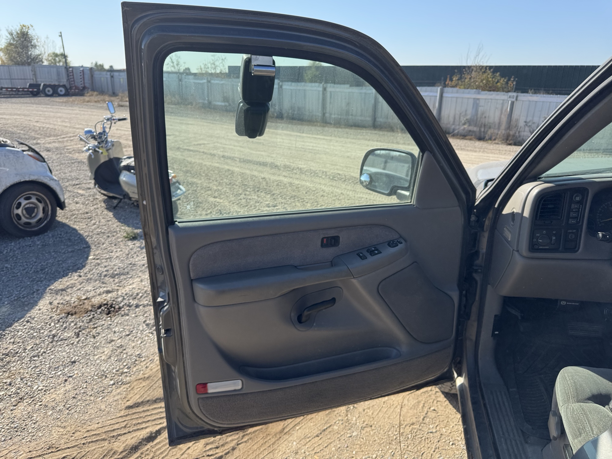 2000 chevrolet silverado-1500 ls-ext.-cab-3-door-long-bed-4wd with 201621 miles for sale near Elk River, Minnesota 106900_23_driver_door_panel.jpg