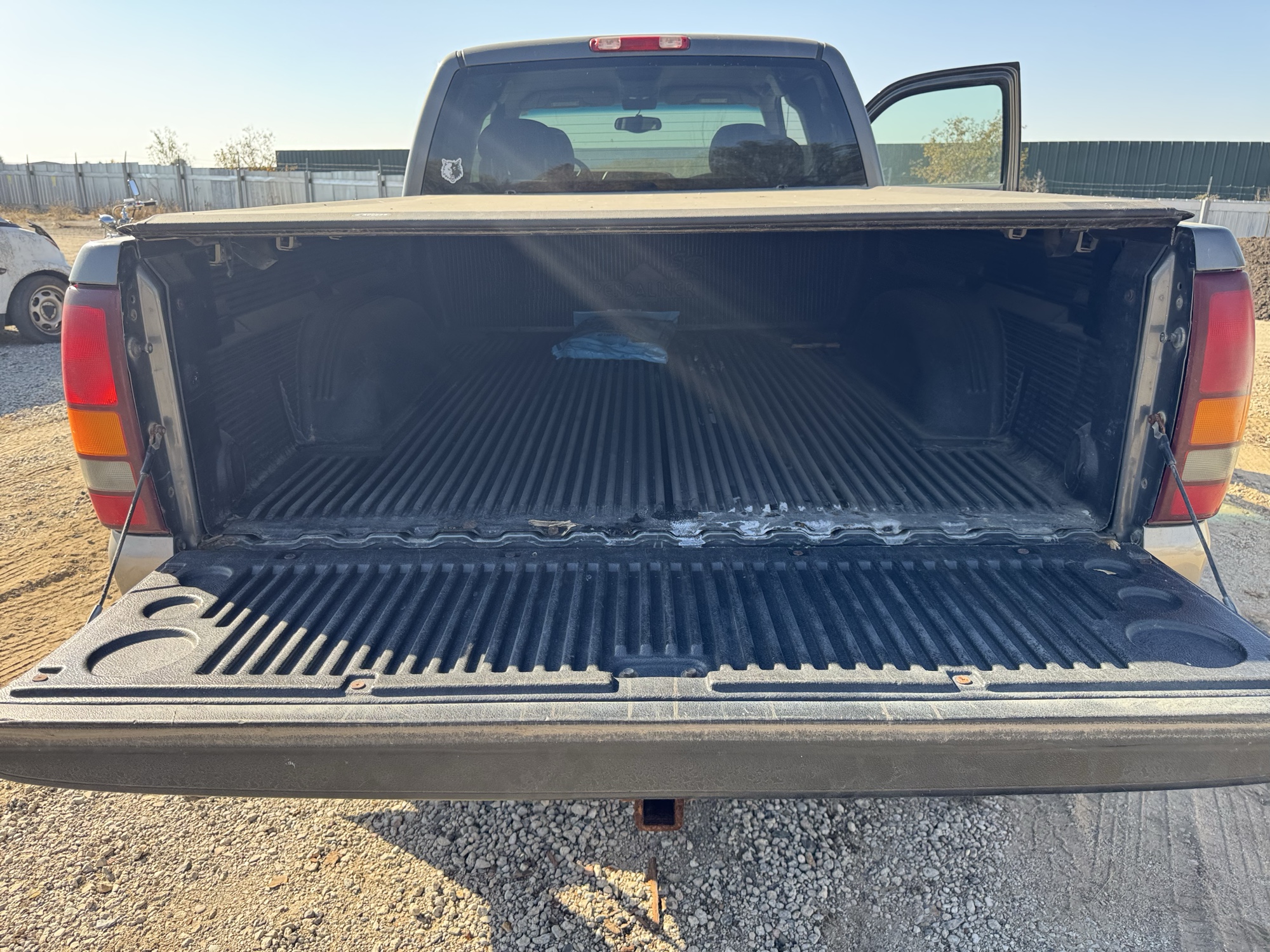 2000 chevrolet silverado-1500 ls-ext.-cab-3-door-long-bed-4wd with 201621 miles for sale near Elk River, Minnesota 106900_26_trunk.jpg