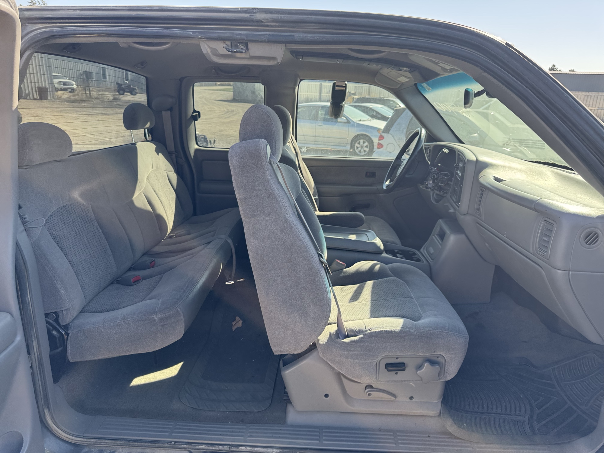 2000 chevrolet silverado-1500 ls-ext.-cab-3-door-long-bed-4wd with 201621 miles for sale near Elk River, Minnesota 106900_31_passenger_seat.jpg