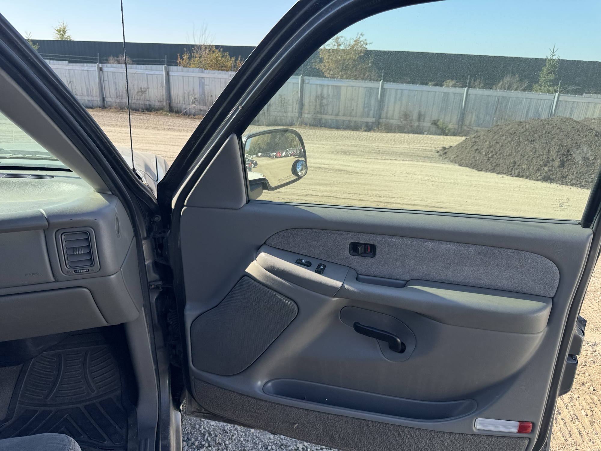 2000 chevrolet silverado-1500 ls-ext.-cab-3-door-long-bed-4wd with 201621 miles for sale near Elk River, Minnesota 106900_32_passenger_door_panel.jpg