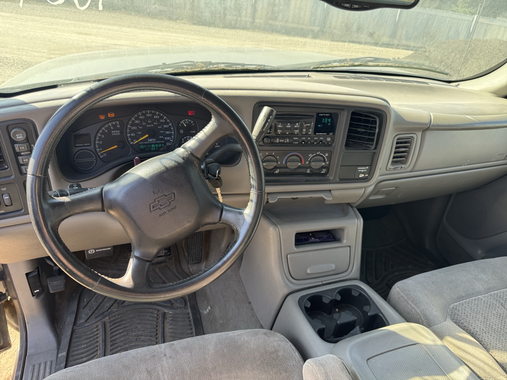 2000 chevrolet silverado-1500 ls-ext.-cab-3-door-long-bed-4wd with 201621 miles for sale near Elk River, Minnesota 106900_34_whole_dash.jpg