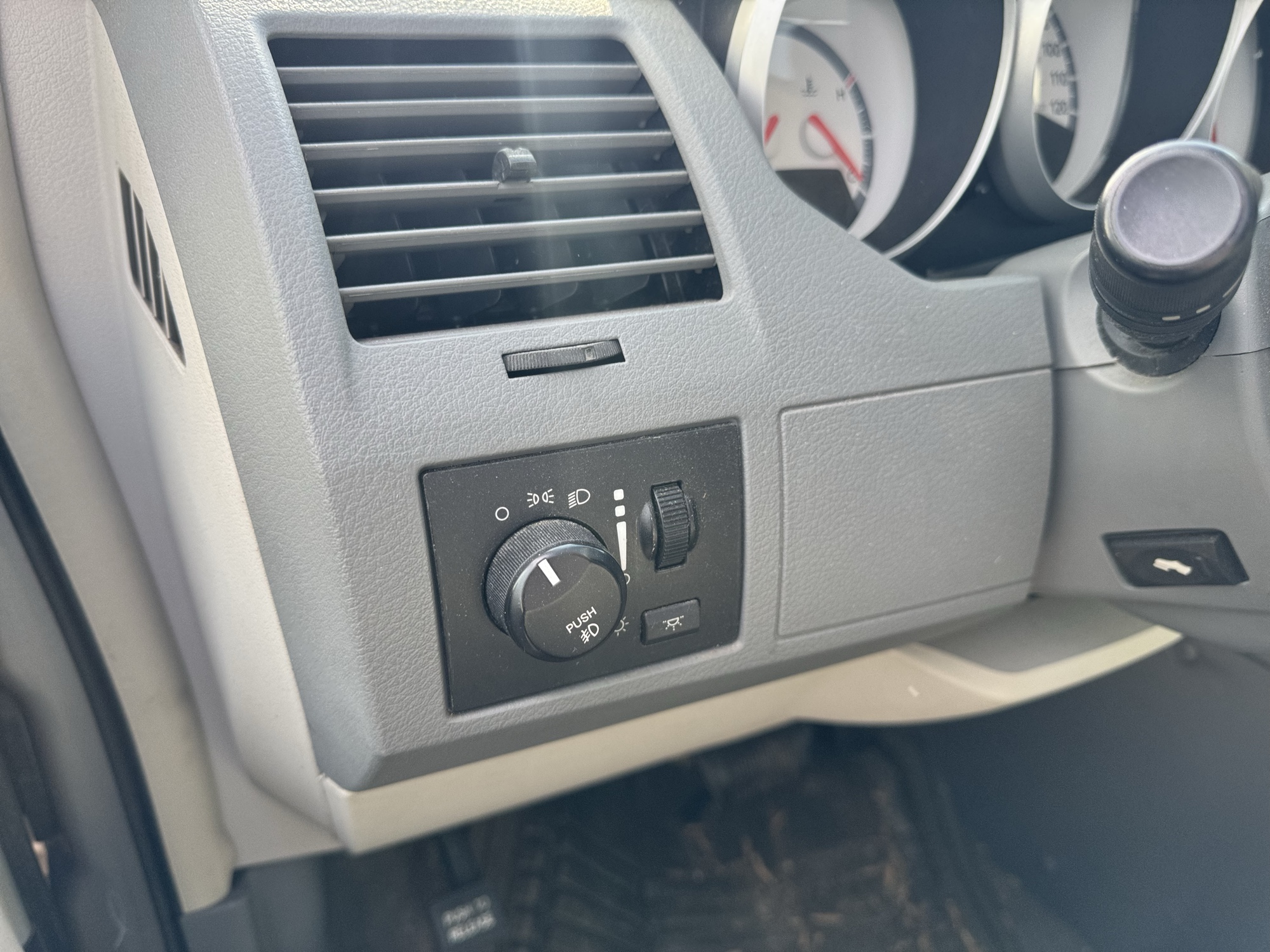 2009 dodge grand-caravan sxt with 228009 miles for sale near Elk River, Minnesota 106901_37_left_of_steering_wheel.jpg