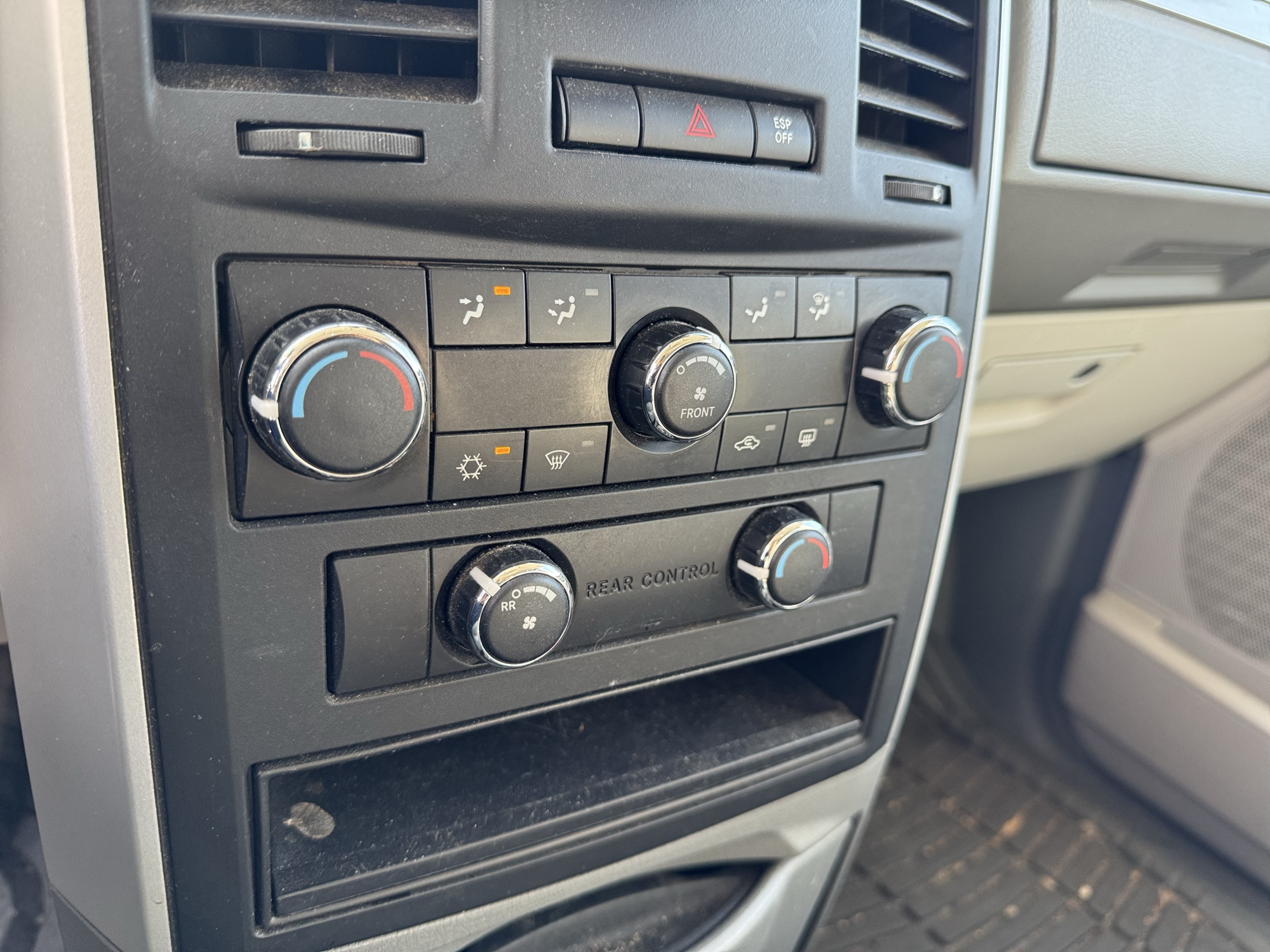 2009 dodge grand-caravan sxt with 228009 miles for sale near Elk River, Minnesota 106901_40_climate_control.jpg