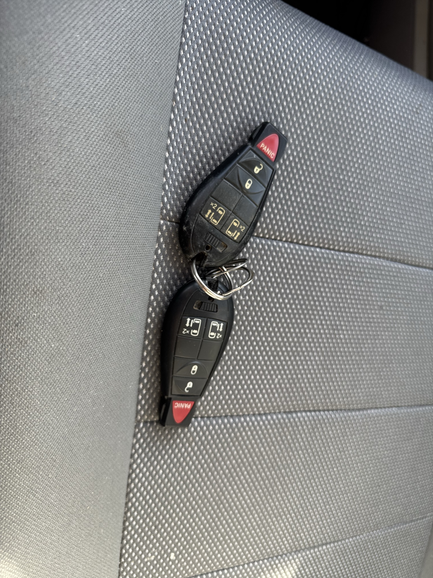 2009 dodge grand-caravan sxt with 228009 miles for sale near Elk River, Minnesota 106901_51_keys.jpg