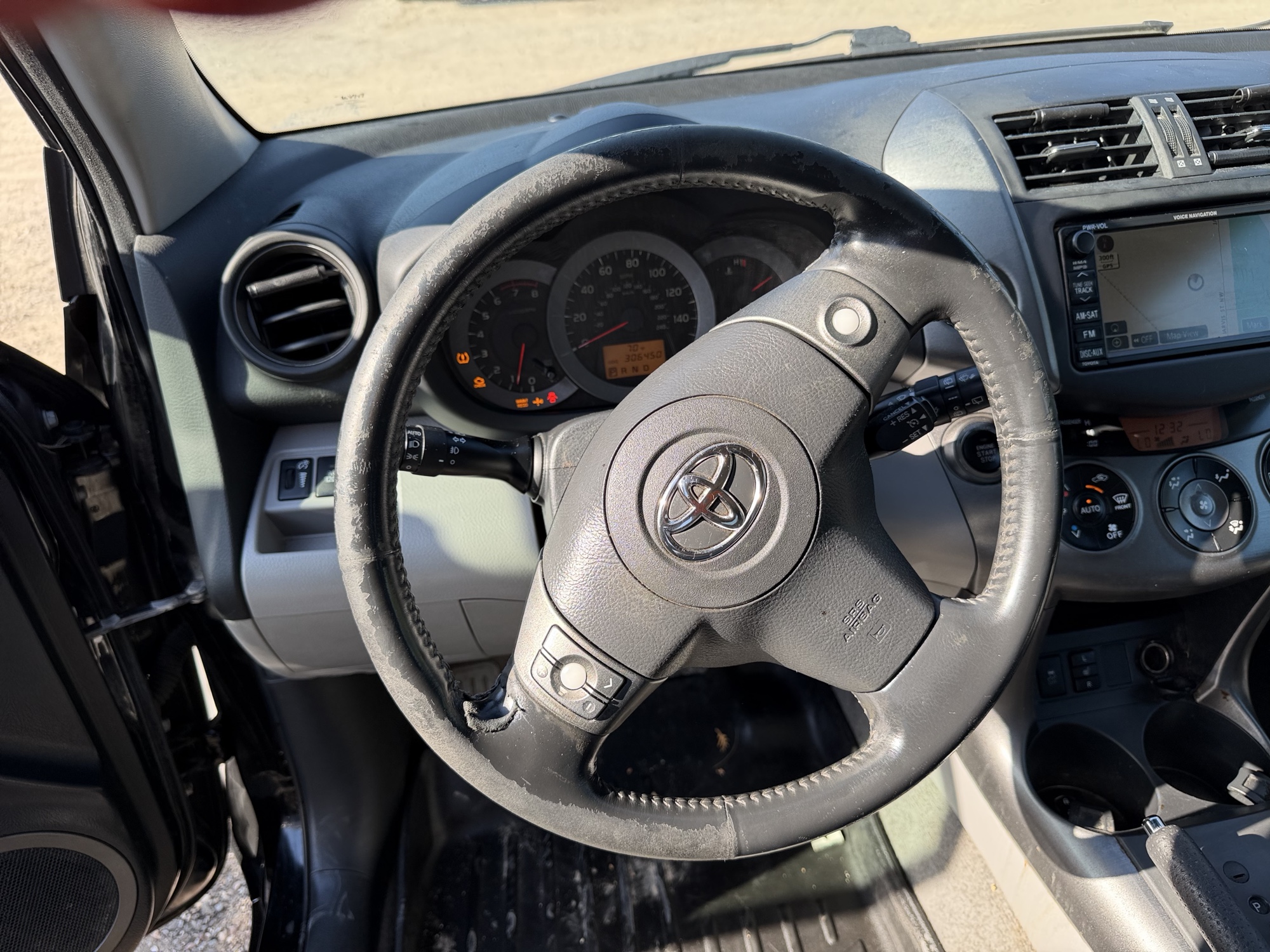2010 toyota rav4 limited-v6-4wd with 306450 miles for sale near Elk River, Minnesota 106903_36_steering_wheel.jpg