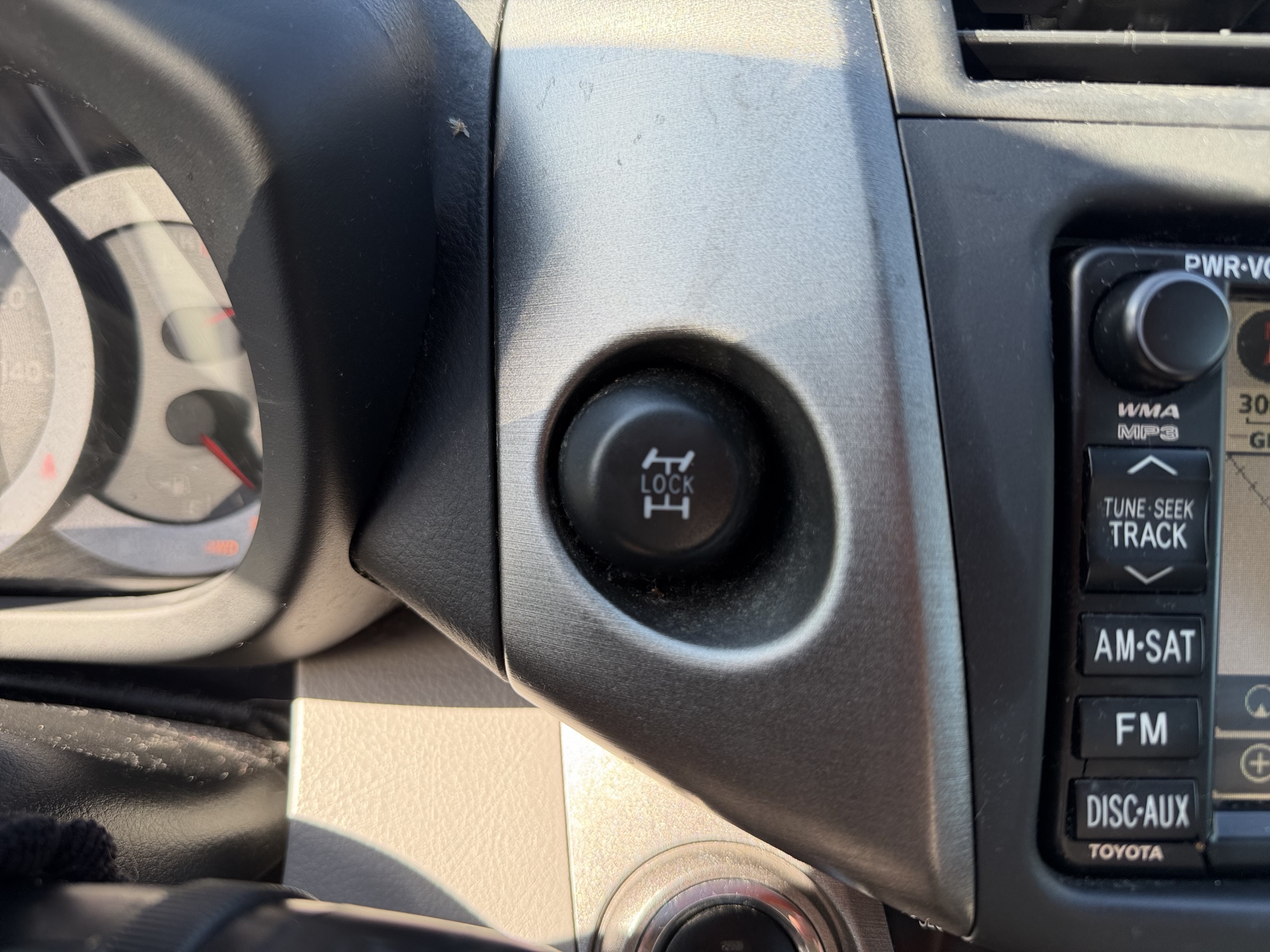 2010 toyota rav4 limited-v6-4wd with 306450 miles for sale near Elk River, Minnesota 106903_38_4x4_switch.jpg