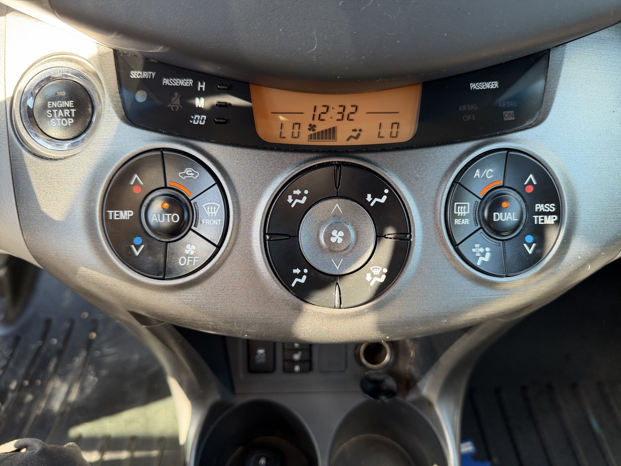 2010 toyota rav4 limited-v6-4wd with 306450 miles for sale near Elk River, Minnesota 106903_40_climate_control.jpg