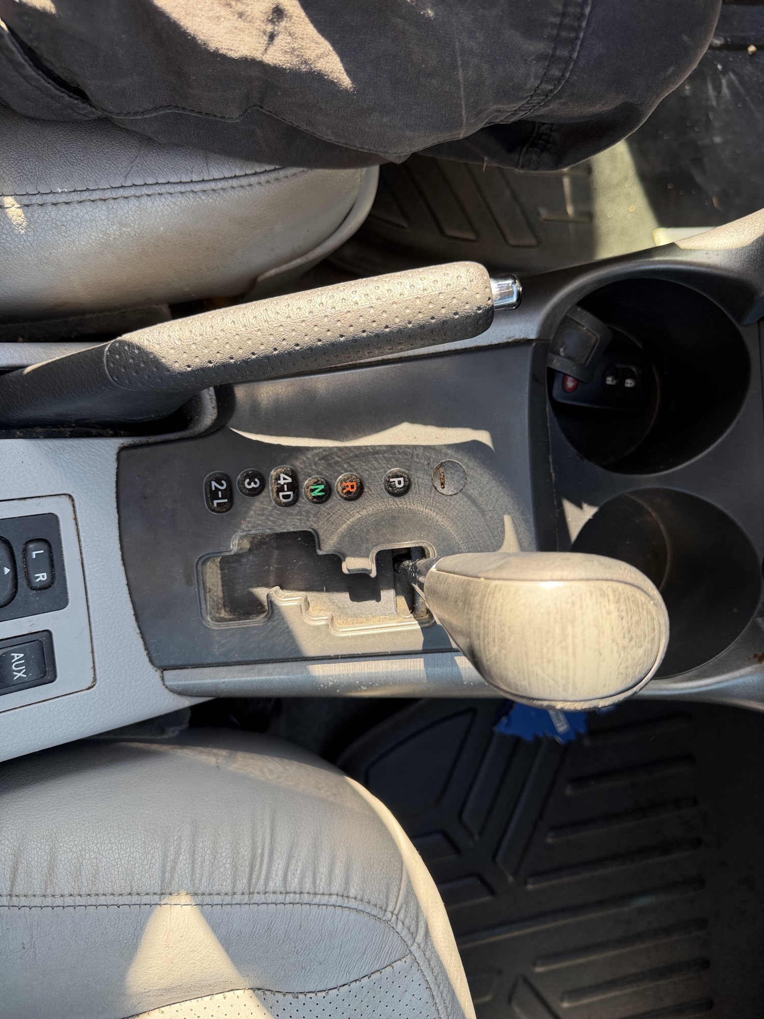 2010 toyota rav4 limited-v6-4wd with 306450 miles for sale near Elk River, Minnesota 106903_41_shifter.jpg