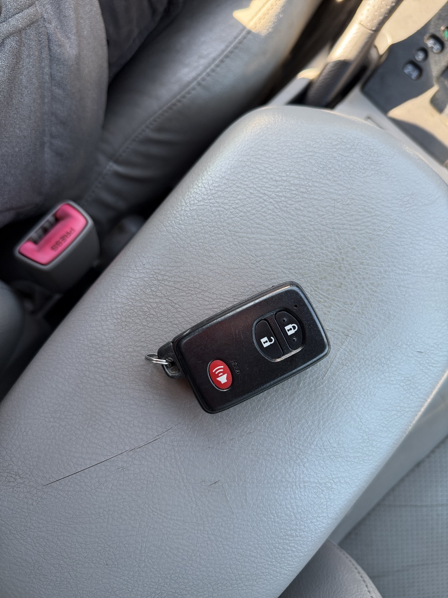 2010 toyota rav4 limited-v6-4wd with 306450 miles for sale near Elk River, Minnesota 106903_51_keys.jpg