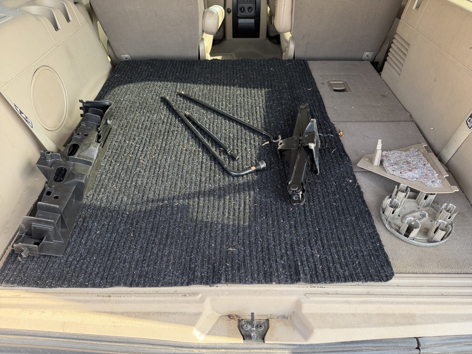 2003 ford expedition eddie-bauer-4wd with 185288 miles for sale near Elk River, Minnesota 106904_26_trunk.jpg