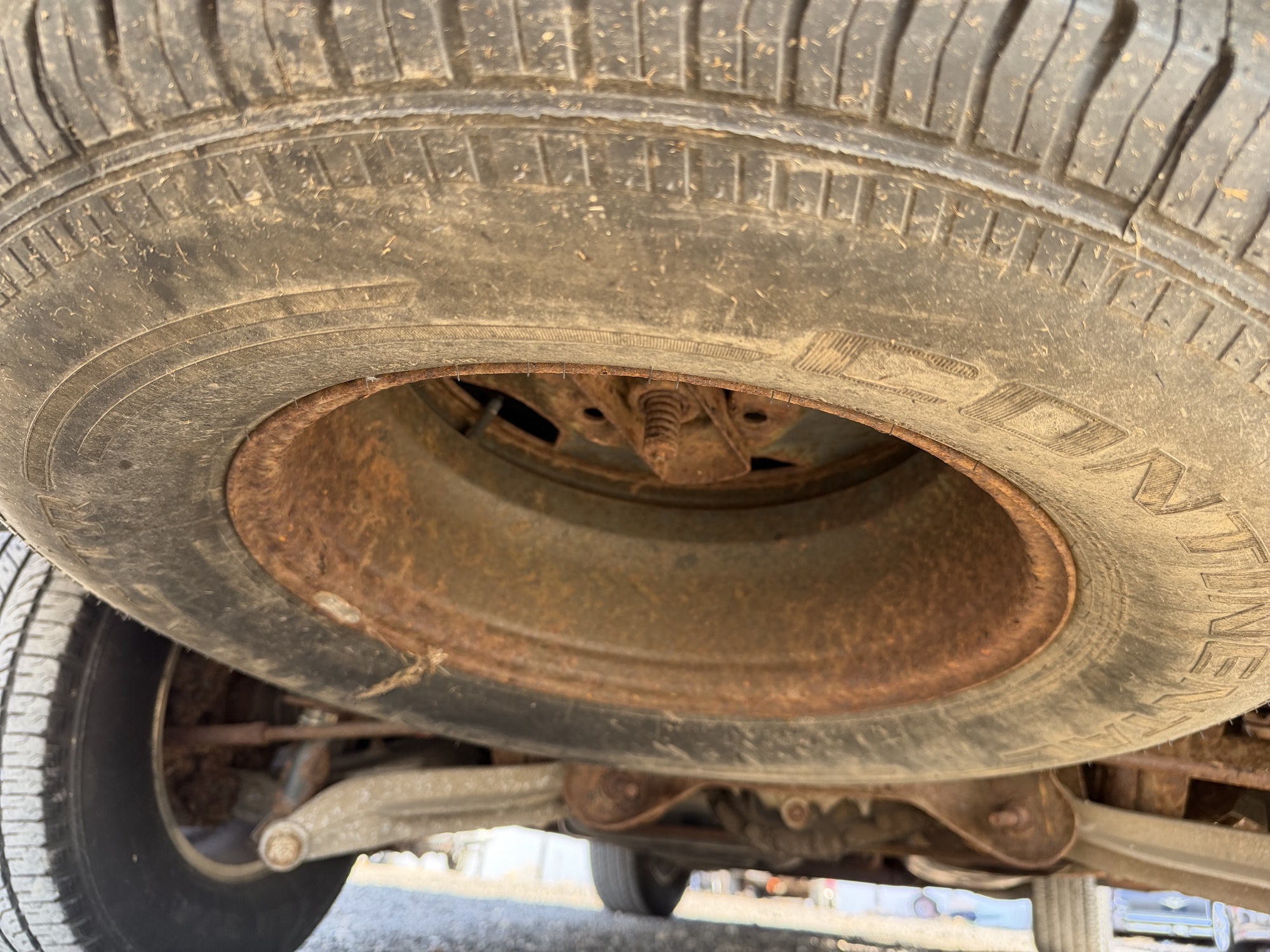2003 ford expedition eddie-bauer-4wd with 185288 miles for sale near Elk River, Minnesota 106904_27_spare_tire.jpg