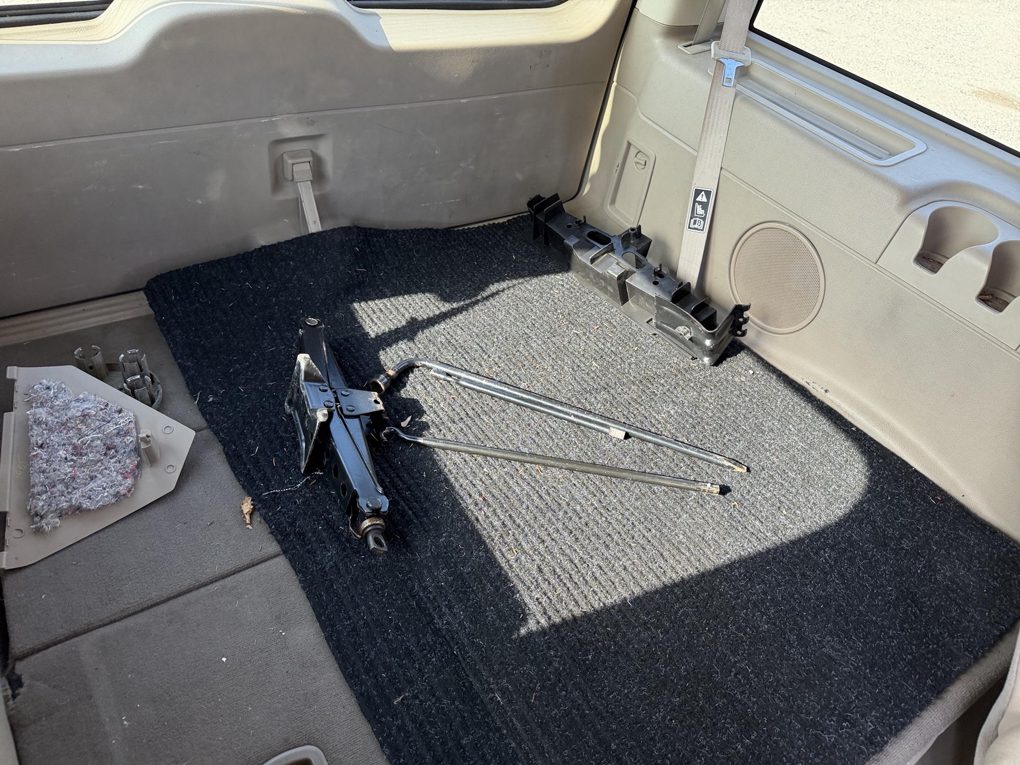 2003 ford expedition eddie-bauer-4wd with 185288 miles for sale near Elk River, Minnesota 106904_29_third_row_seat.jpg