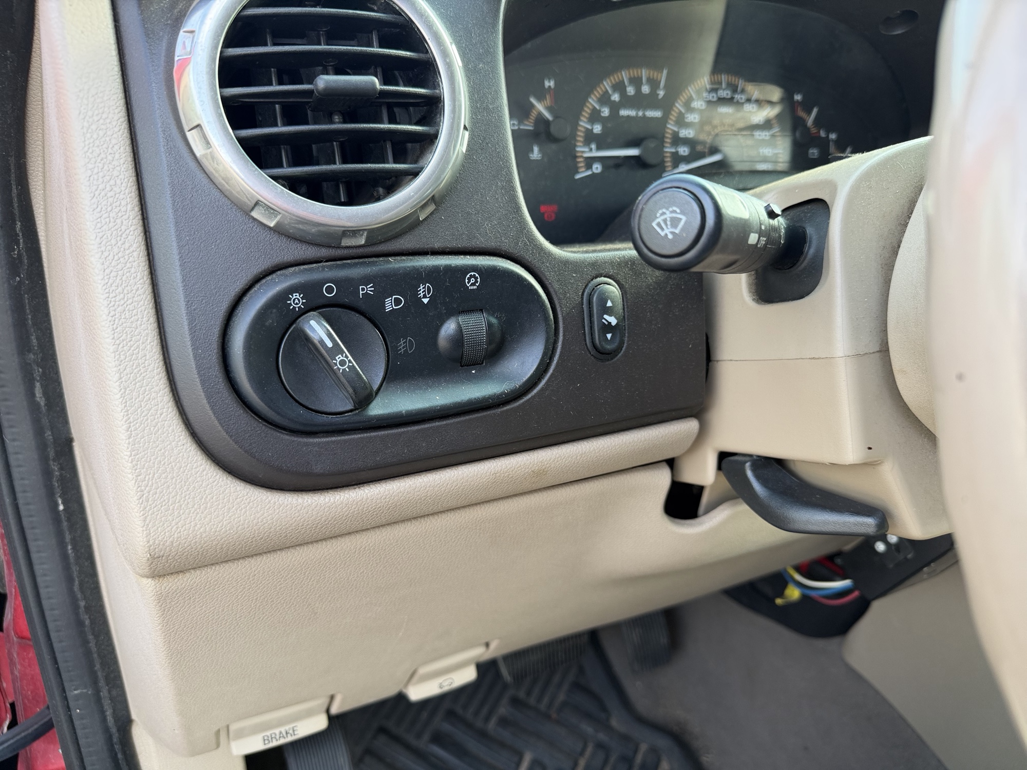2003 ford expedition eddie-bauer-4wd with 185288 miles for sale near Elk River, Minnesota 106904_37_left_of_steering_wheel.jpg