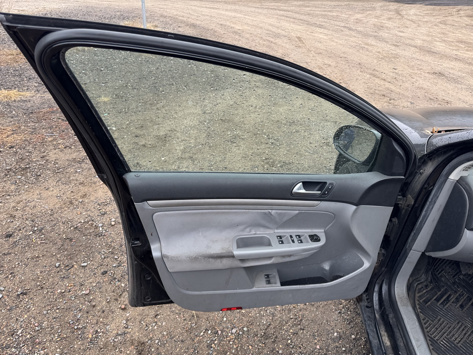 2007 volkswagen rabbit 4-door with 269730 miles for sale near Elk River, Minnesota 106907_23_driver_door_panel.jpg