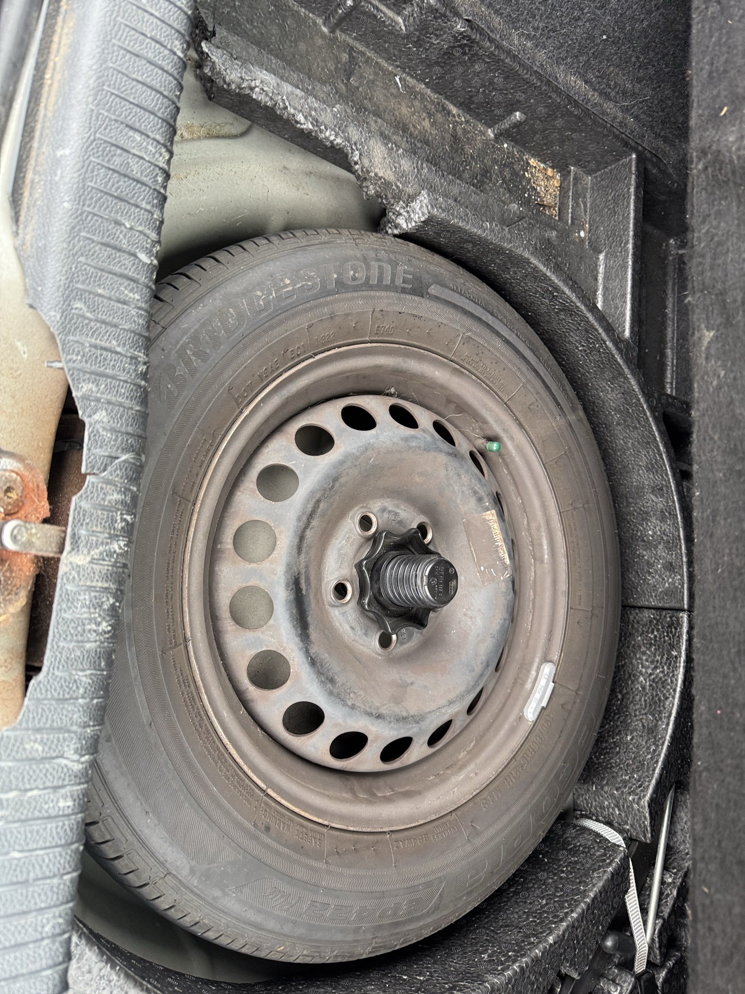 2007 volkswagen rabbit 4-door with 269730 miles for sale near Elk River, Minnesota 106907_27_spare_tire.jpg