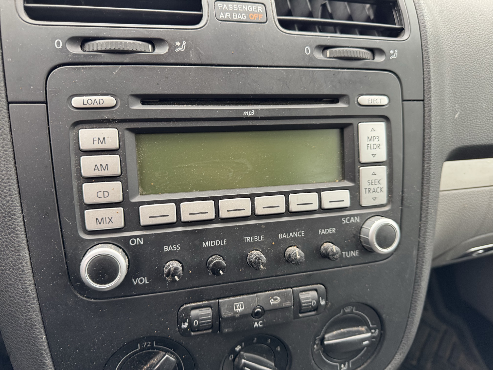 2007 volkswagen rabbit 4-door with 269730 miles for sale near Elk River, Minnesota 106907_39_radio_closeup.jpg