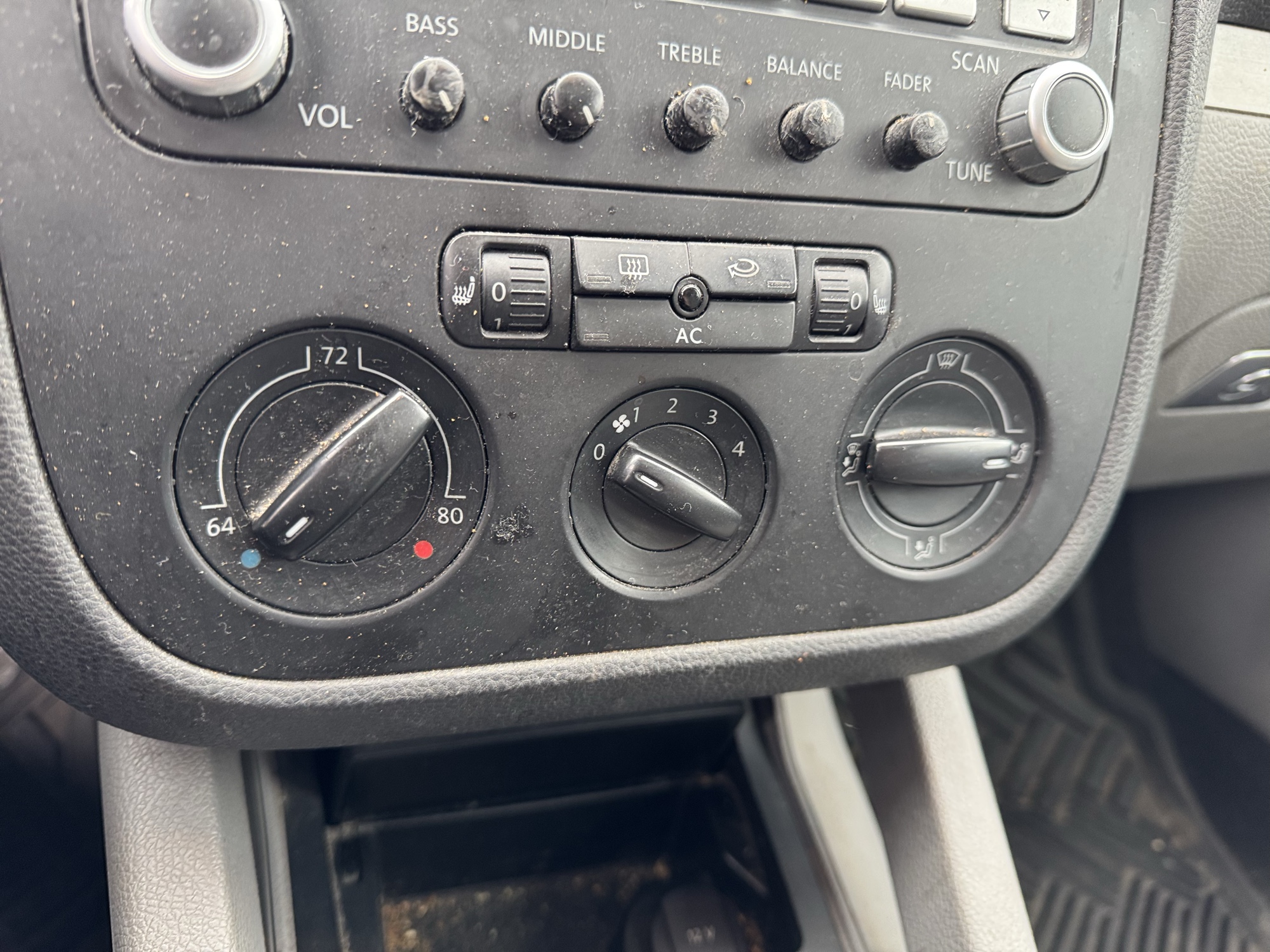 2007 volkswagen rabbit 4-door with 269730 miles for sale near Elk River, Minnesota 106907_40_climate_control.jpg