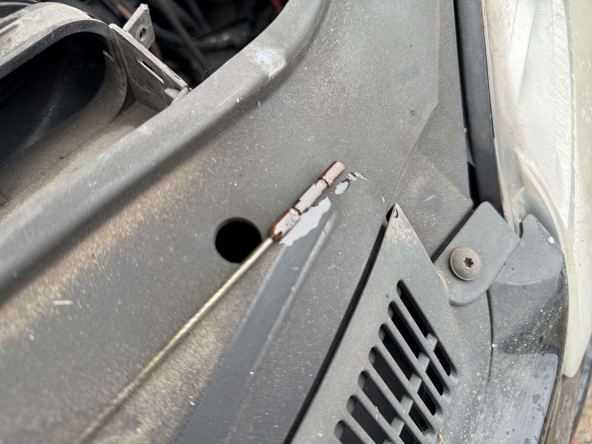 2007 volkswagen rabbit 4-door with 269730 miles for sale near Elk River, Minnesota 106907_50_oil_dipstick.jpg
