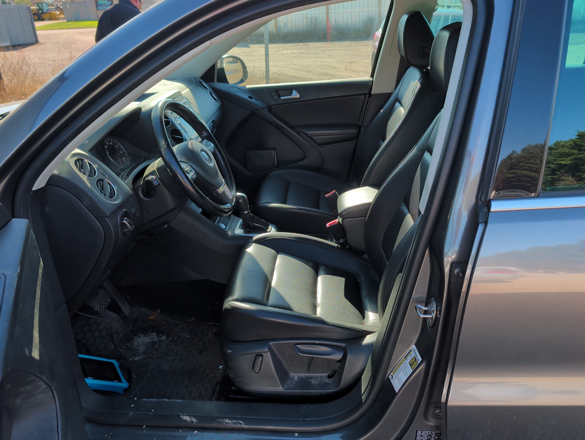 2014 volkswagen tiguan se-4motion with 167934 miles for sale near Elk River, Minnesota 106908_22_driver_seat.jpg