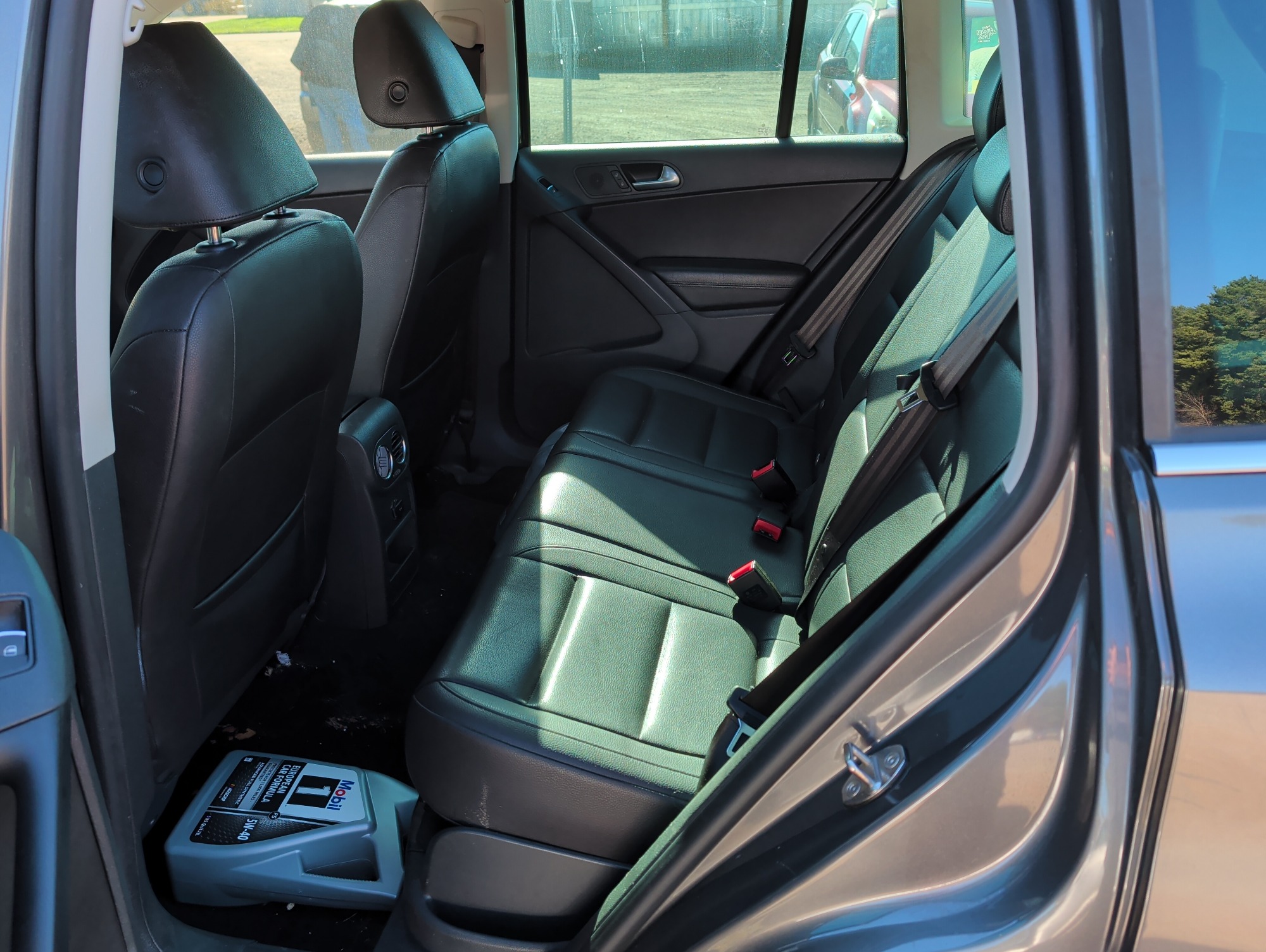 2014 volkswagen tiguan se-4motion with 167934 miles for sale near Elk River, Minnesota 106908_24_drv_rear_seat.jpg