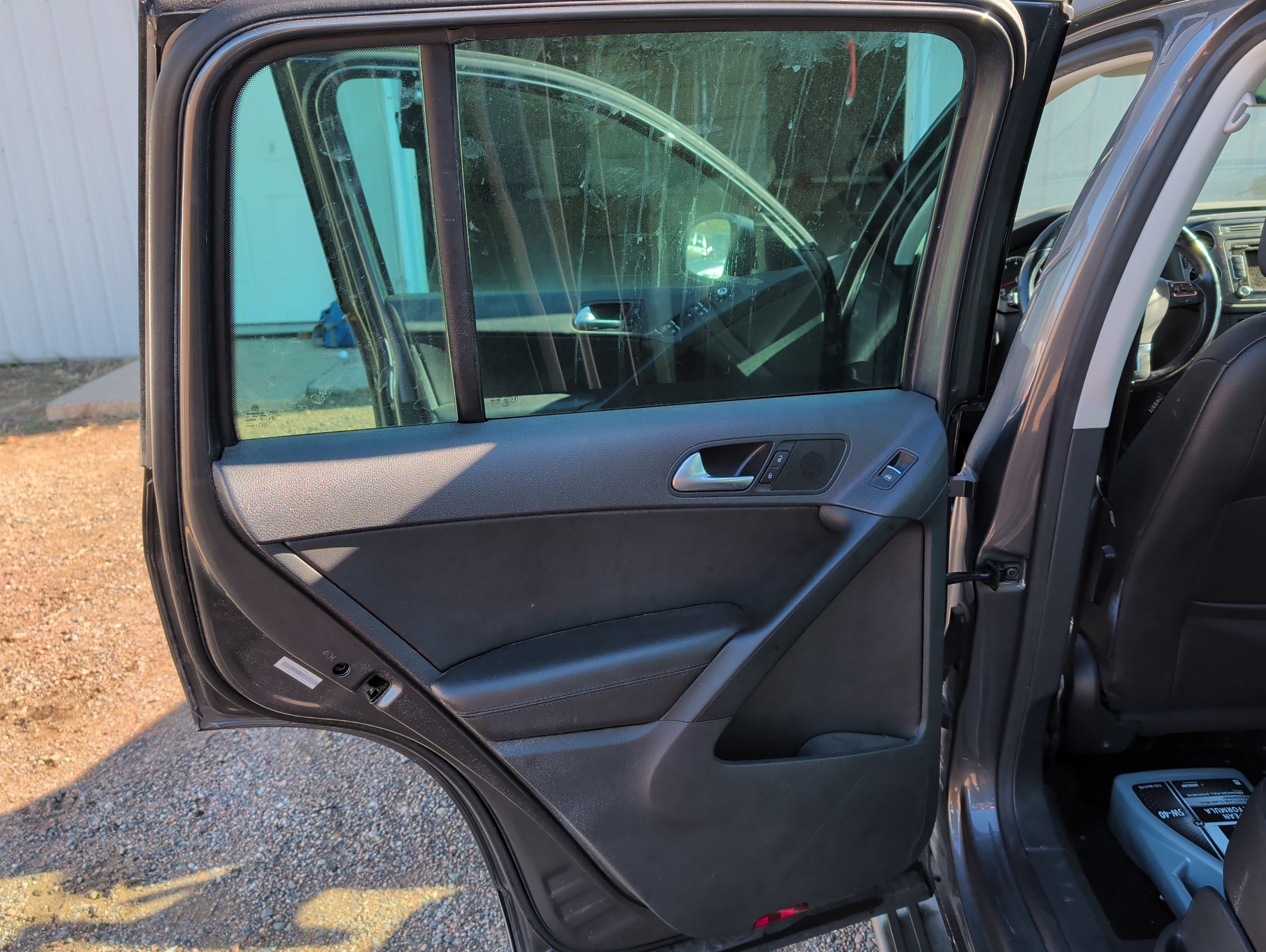 2014 volkswagen tiguan se-4motion with 167934 miles for sale near Elk River, Minnesota 106908_25_drv_rear_door_panel.jpg