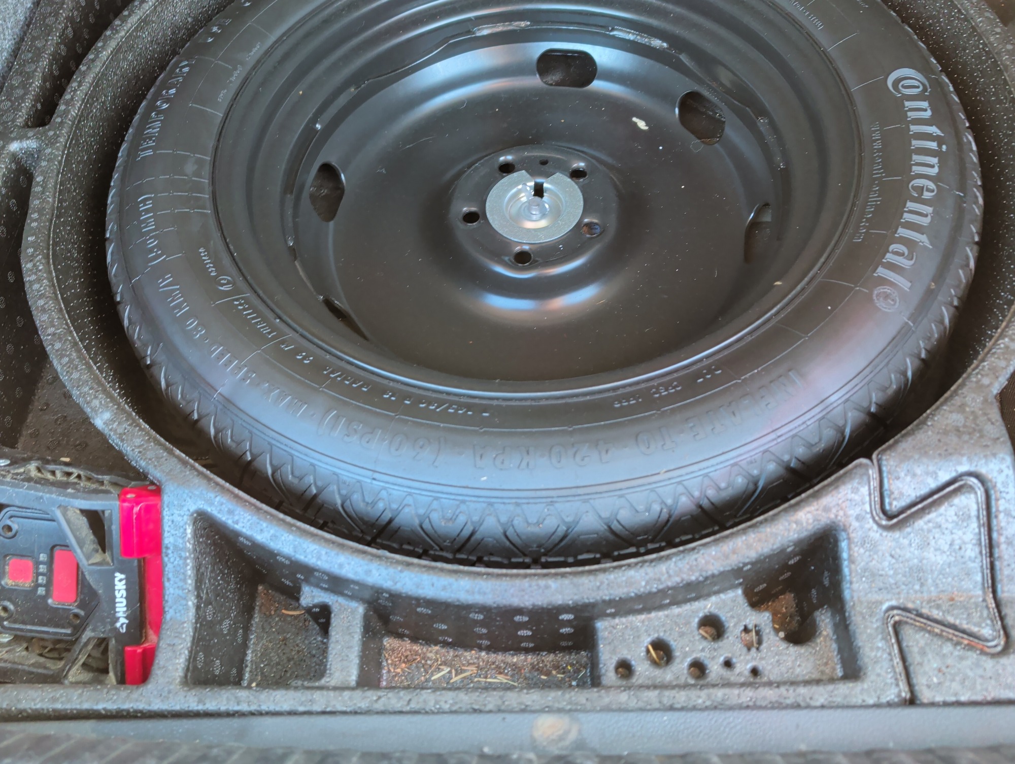 2014 volkswagen tiguan se-4motion with 167934 miles for sale near Elk River, Minnesota 106908_27_spare_tire.jpg
