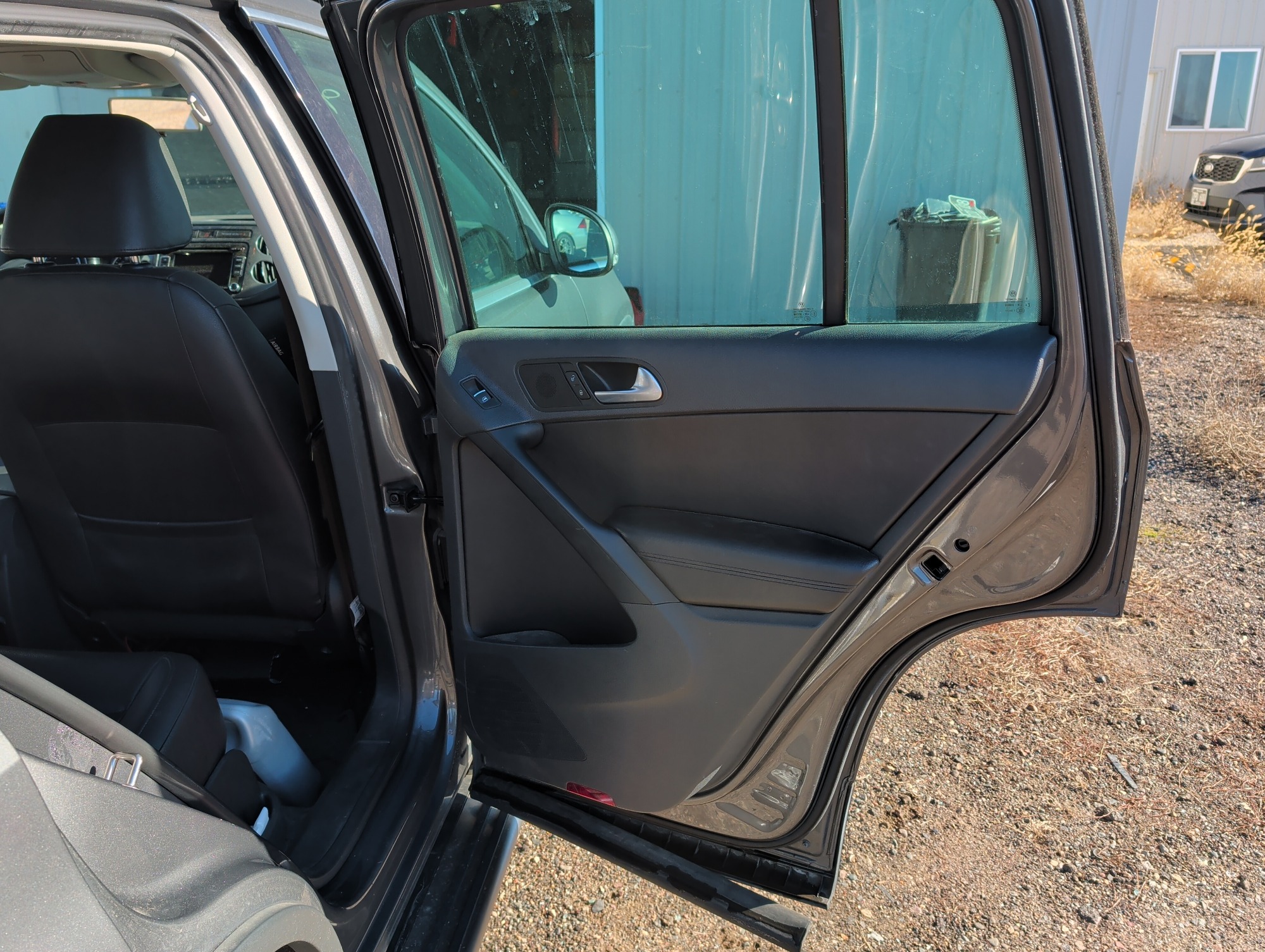 2014 volkswagen tiguan se-4motion with 167934 miles for sale near Elk River, Minnesota 106908_30_pass_rear_door_panel.jpg