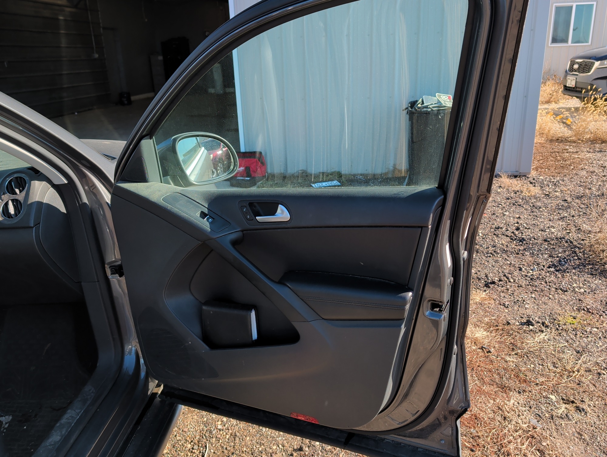 2014 volkswagen tiguan se-4motion with 167934 miles for sale near Elk River, Minnesota 106908_32_passenger_door_panel.jpg
