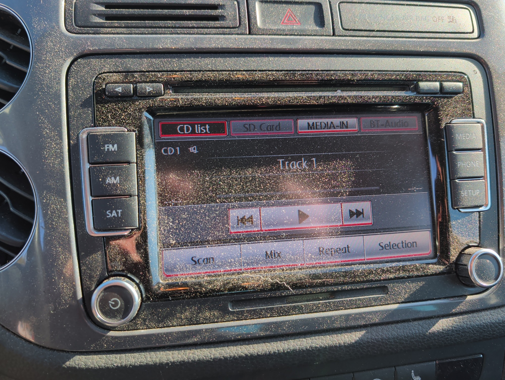 2014 volkswagen tiguan se-4motion with 167934 miles for sale near Elk River, Minnesota 106908_39_radio_closeup.jpg