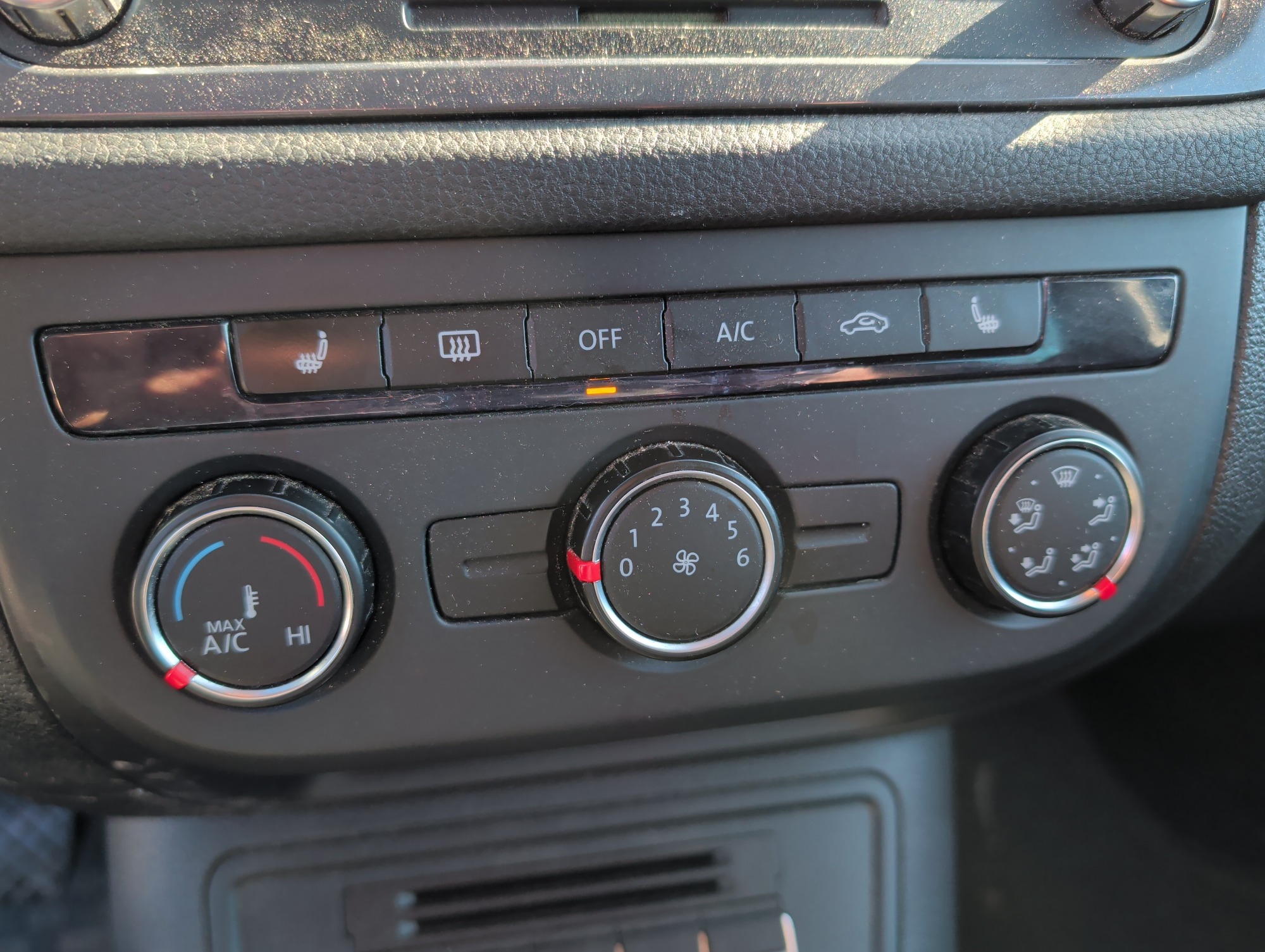 2014 volkswagen tiguan se-4motion with 167934 miles for sale near Elk River, Minnesota 106908_40_climate_control.jpg