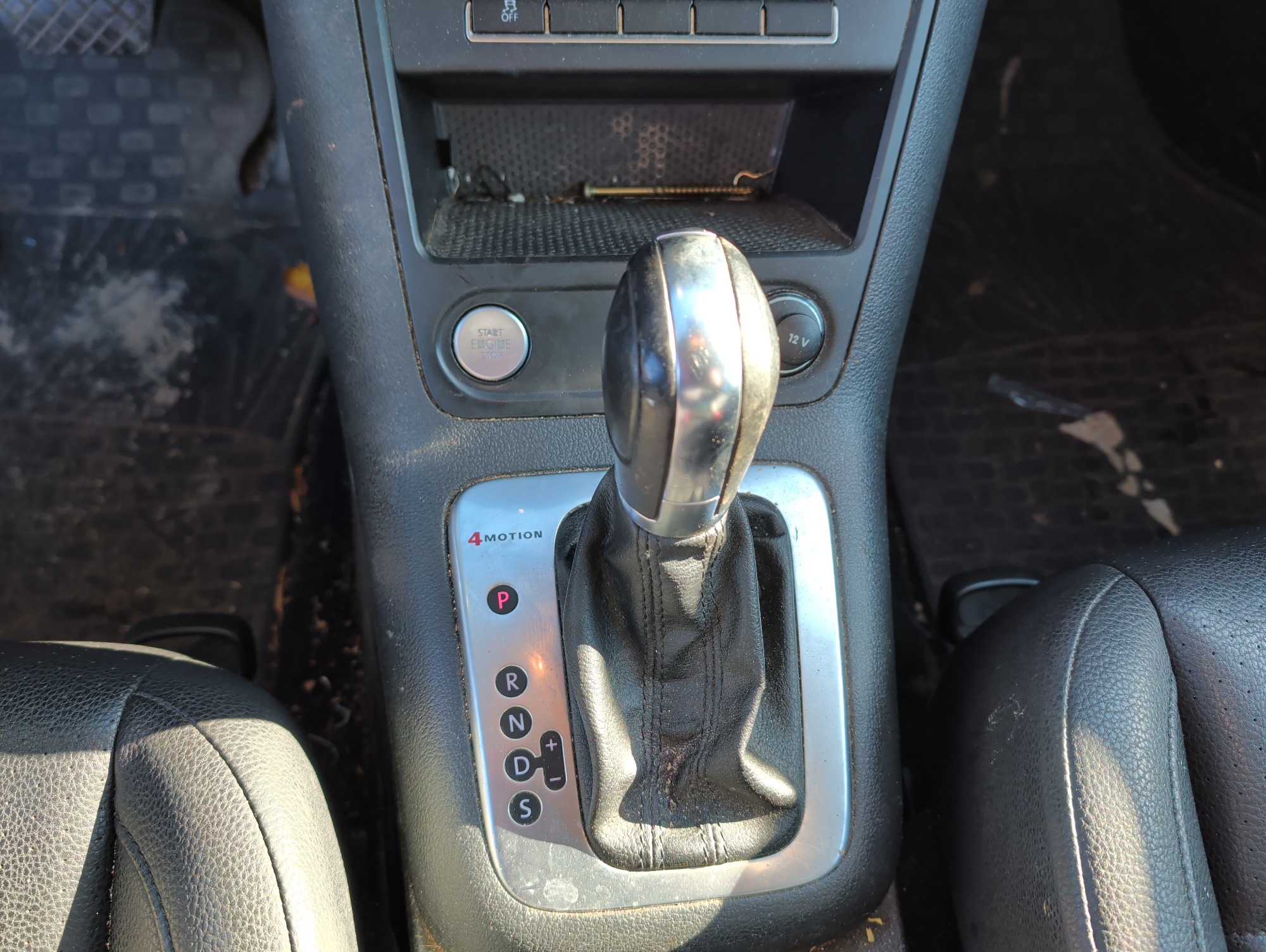 2014 volkswagen tiguan se-4motion with 167934 miles for sale near Elk River, Minnesota 106908_41_shifter.jpg