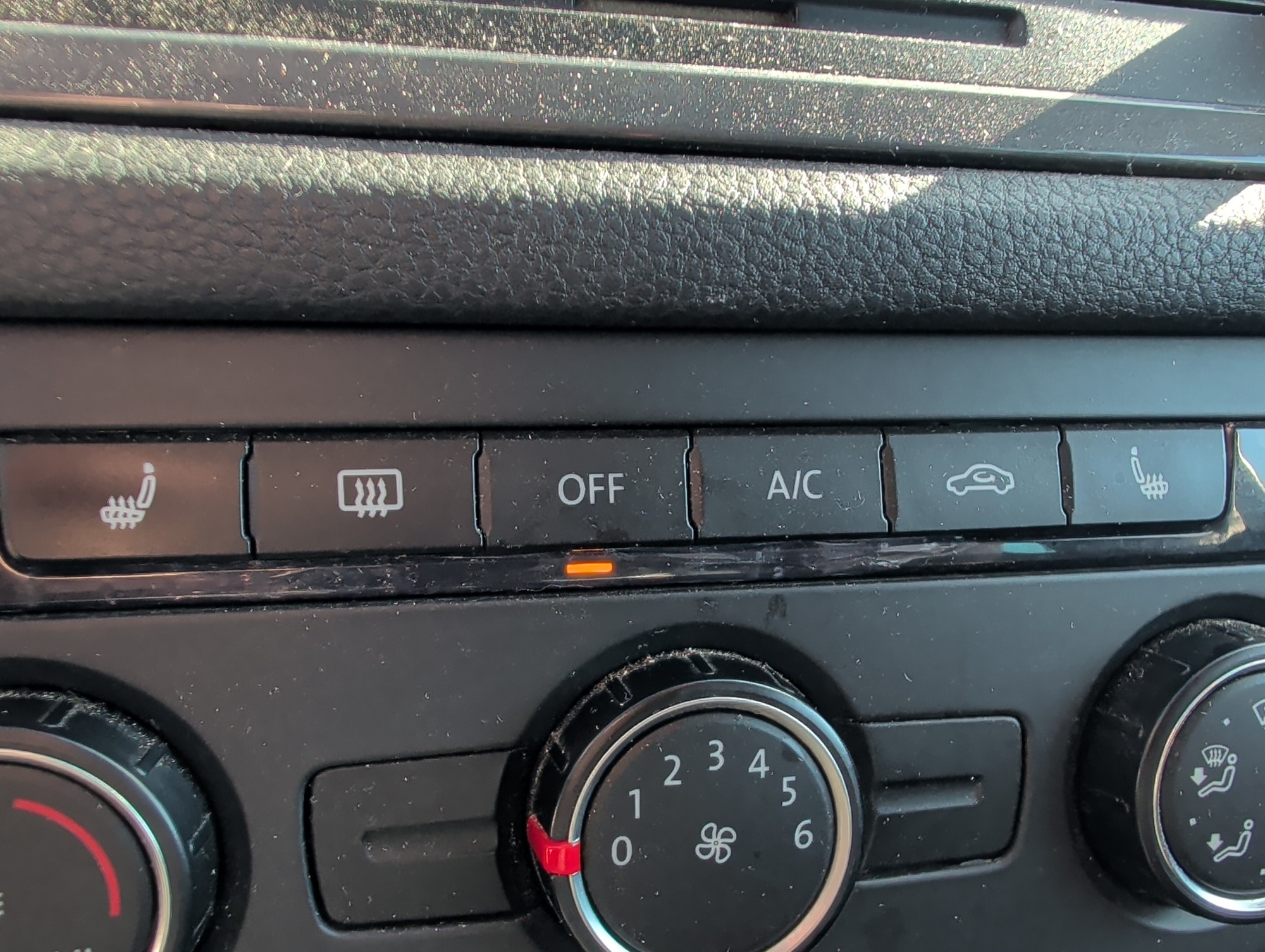 2014 volkswagen tiguan se-4motion with 167934 miles for sale near Elk River, Minnesota 106908_42_heated_seat_switches.jpg