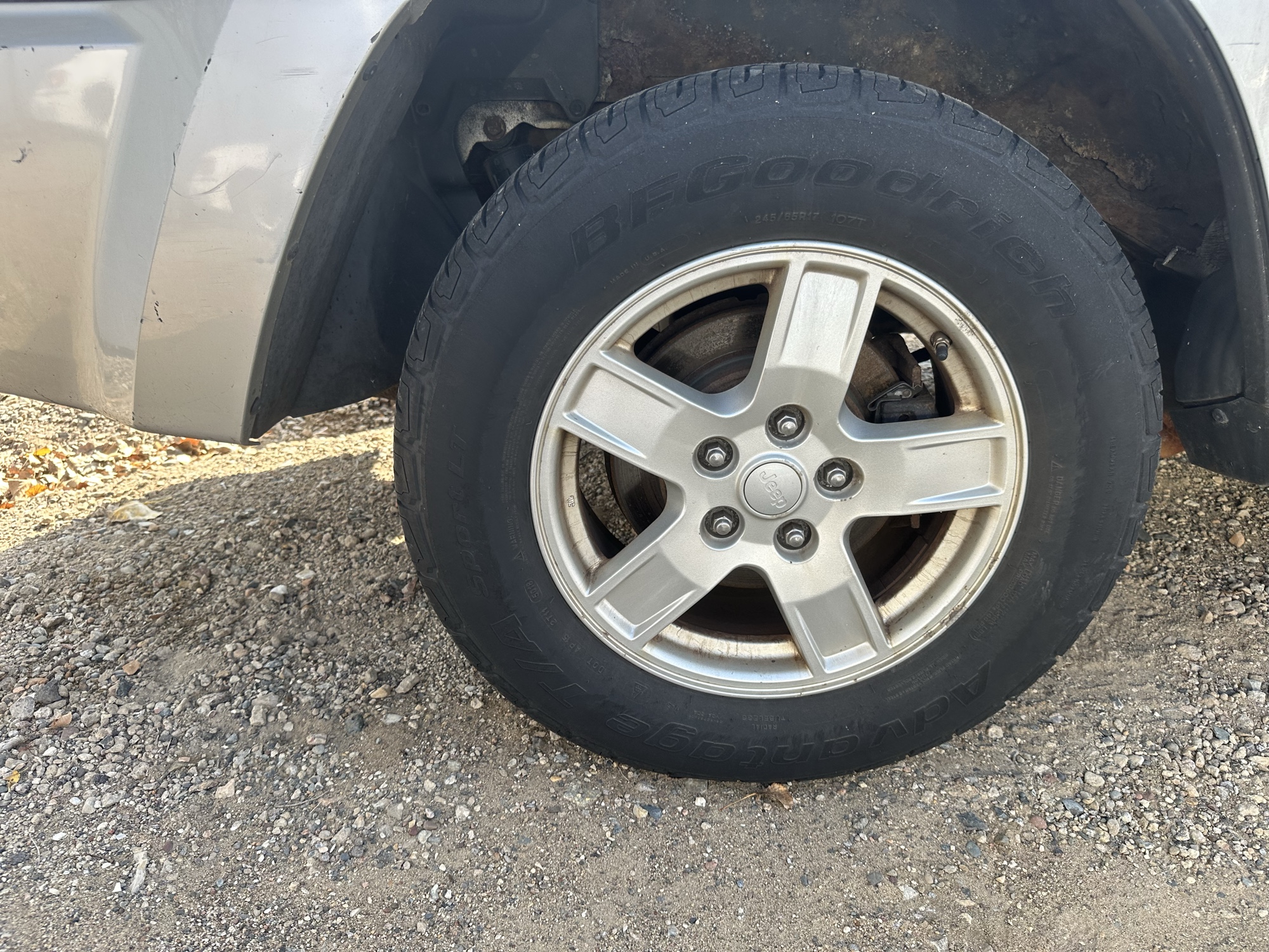 2005 jeep grand-cherokee laredo-4wd for sale near Elk River, Minnesota 106910_14_rear_pass_wheel.jpg