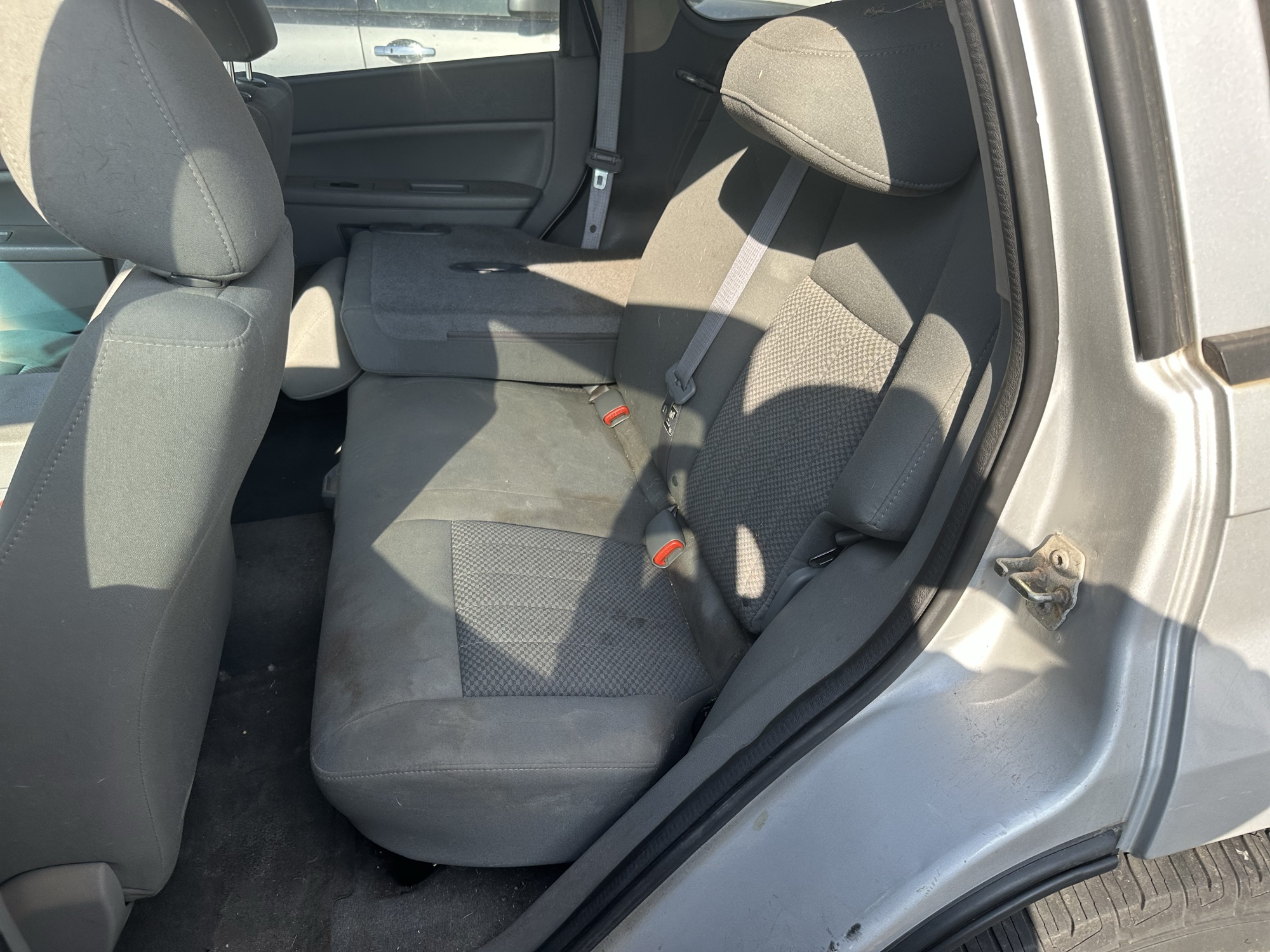 2005 jeep grand-cherokee laredo-4wd for sale near Elk River, Minnesota 106910_24_drv_rear_seat.jpg