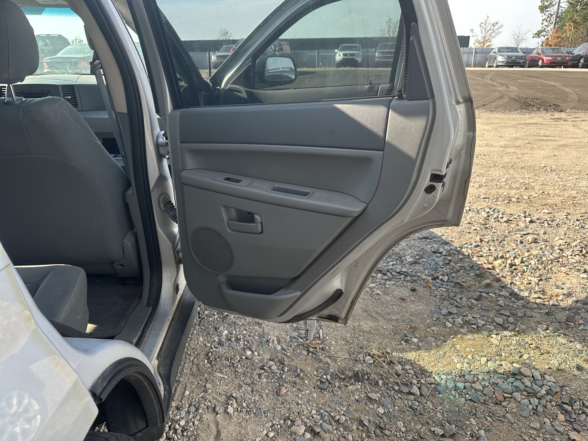 2005 jeep grand-cherokee laredo-4wd for sale near Elk River, Minnesota 106910_30_pass_rear_door_panel.jpg