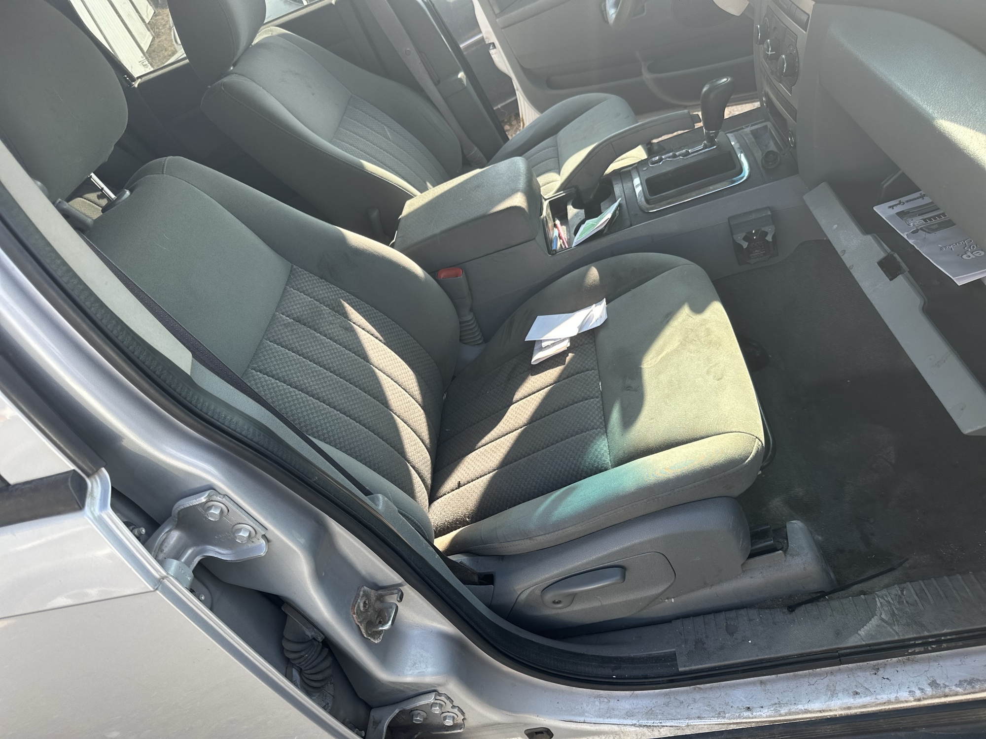 2005 jeep grand-cherokee laredo-4wd for sale near Elk River, Minnesota 106910_31_passenger_seat.jpg