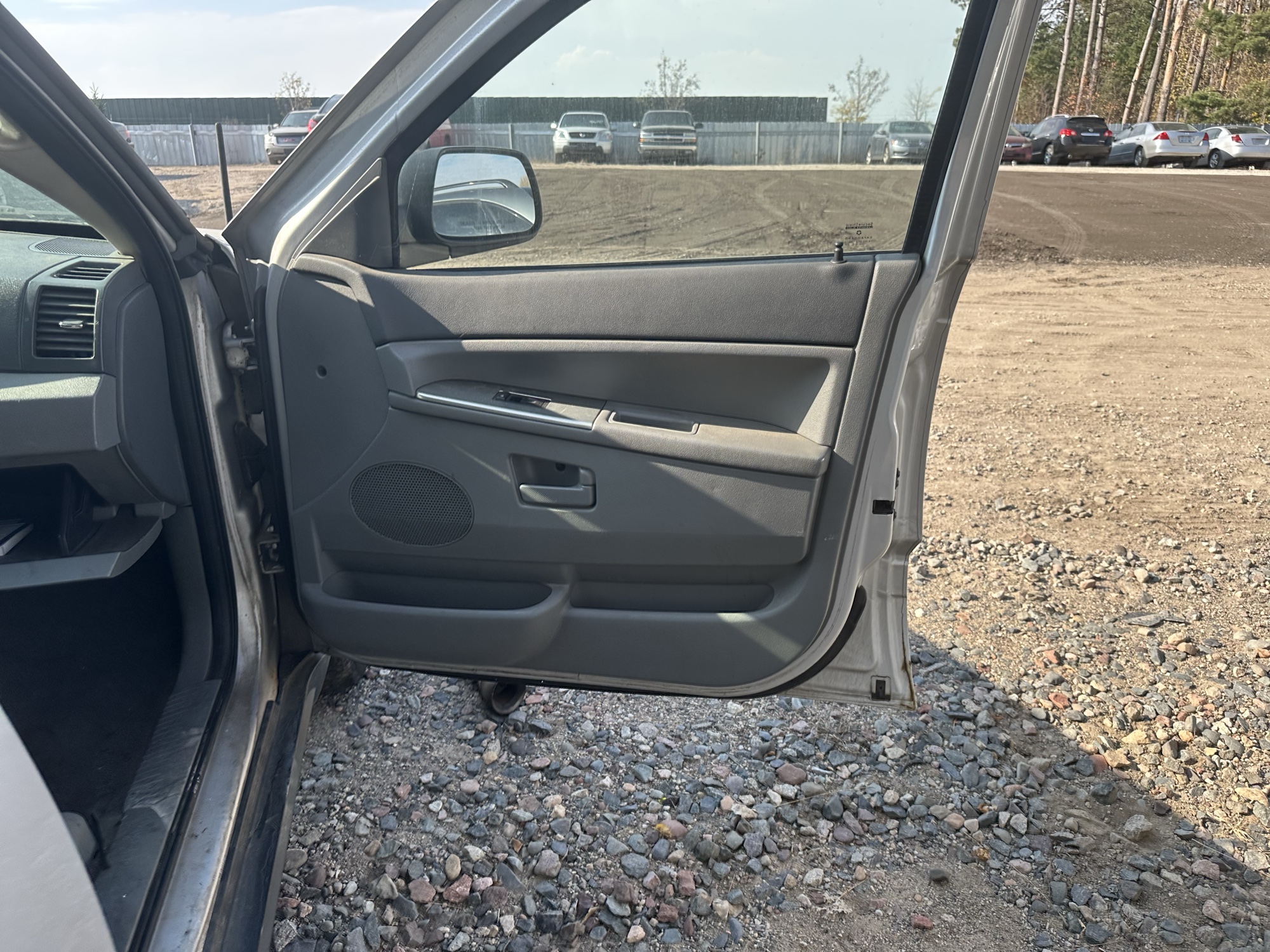 2005 jeep grand-cherokee laredo-4wd for sale near Elk River, Minnesota 106910_32_passenger_door_panel.jpg