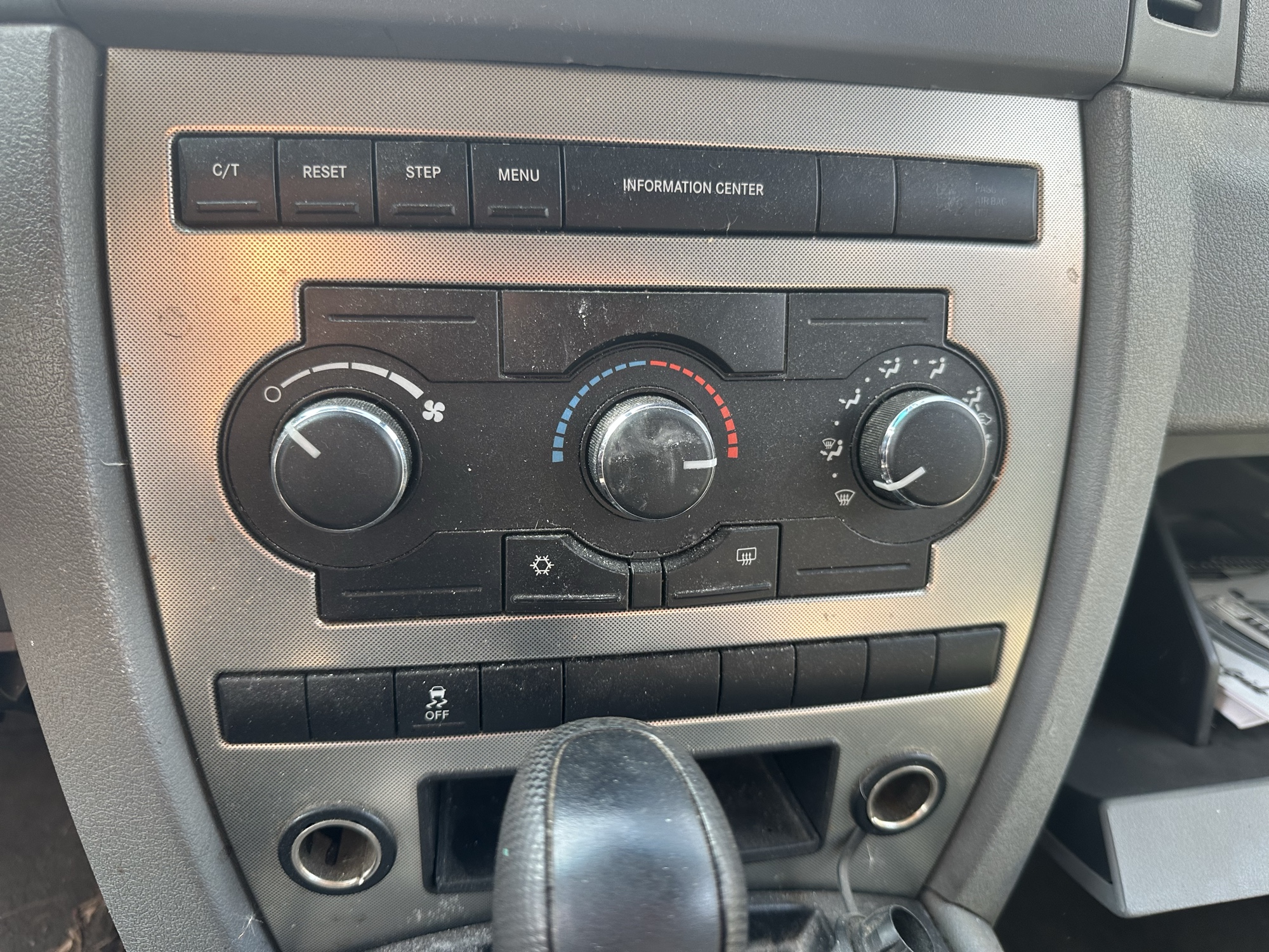 2005 jeep grand-cherokee laredo-4wd for sale near Elk River, Minnesota 106910_40_climate_control.jpg