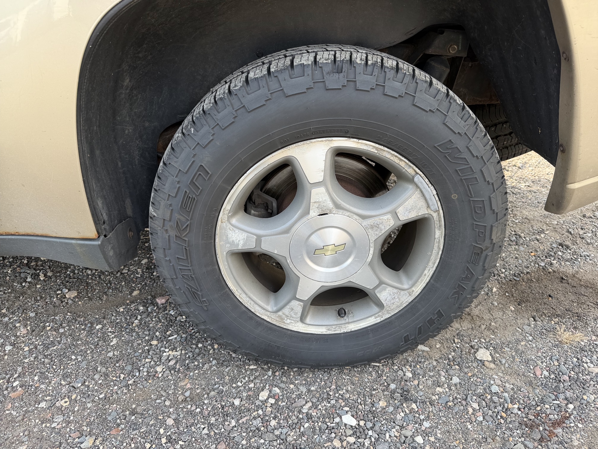 2006 chevrolet trailblazer ls-4wd with 231301 miles for sale near Elk River, Minnesota 106912_13_rear_drv_wheel.jpg