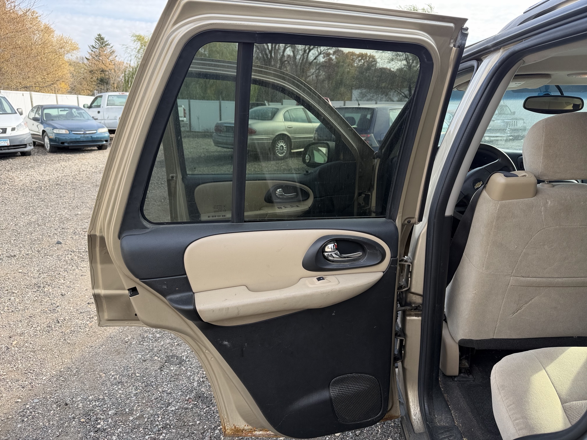 2006 chevrolet trailblazer ls-4wd with 231301 miles for sale near Elk River, Minnesota 106912_25_drv_rear_door_panel.jpg